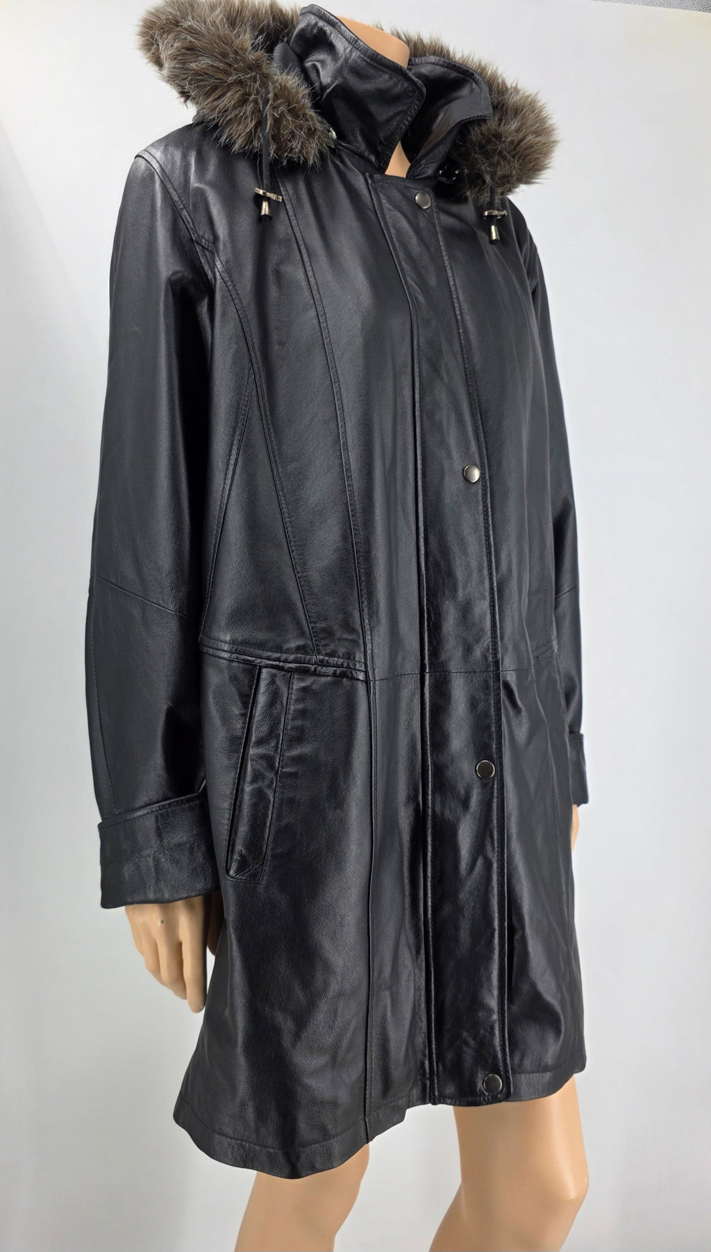 Black hooded leather jacket with quilted lining from the 90s-2000s, size 44