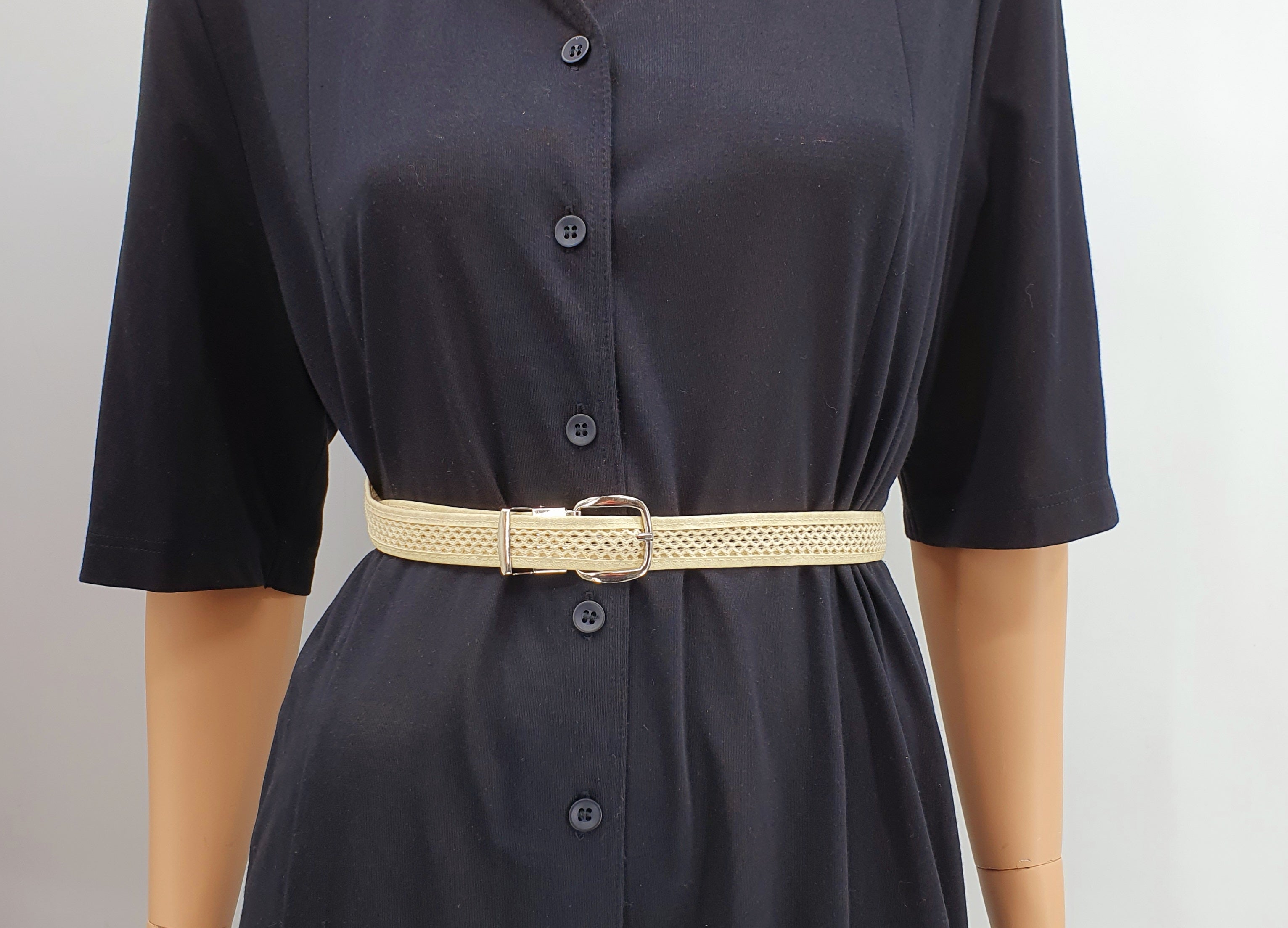 Kapea vyö 1980-luvulta, väri luonnonvalkoinen