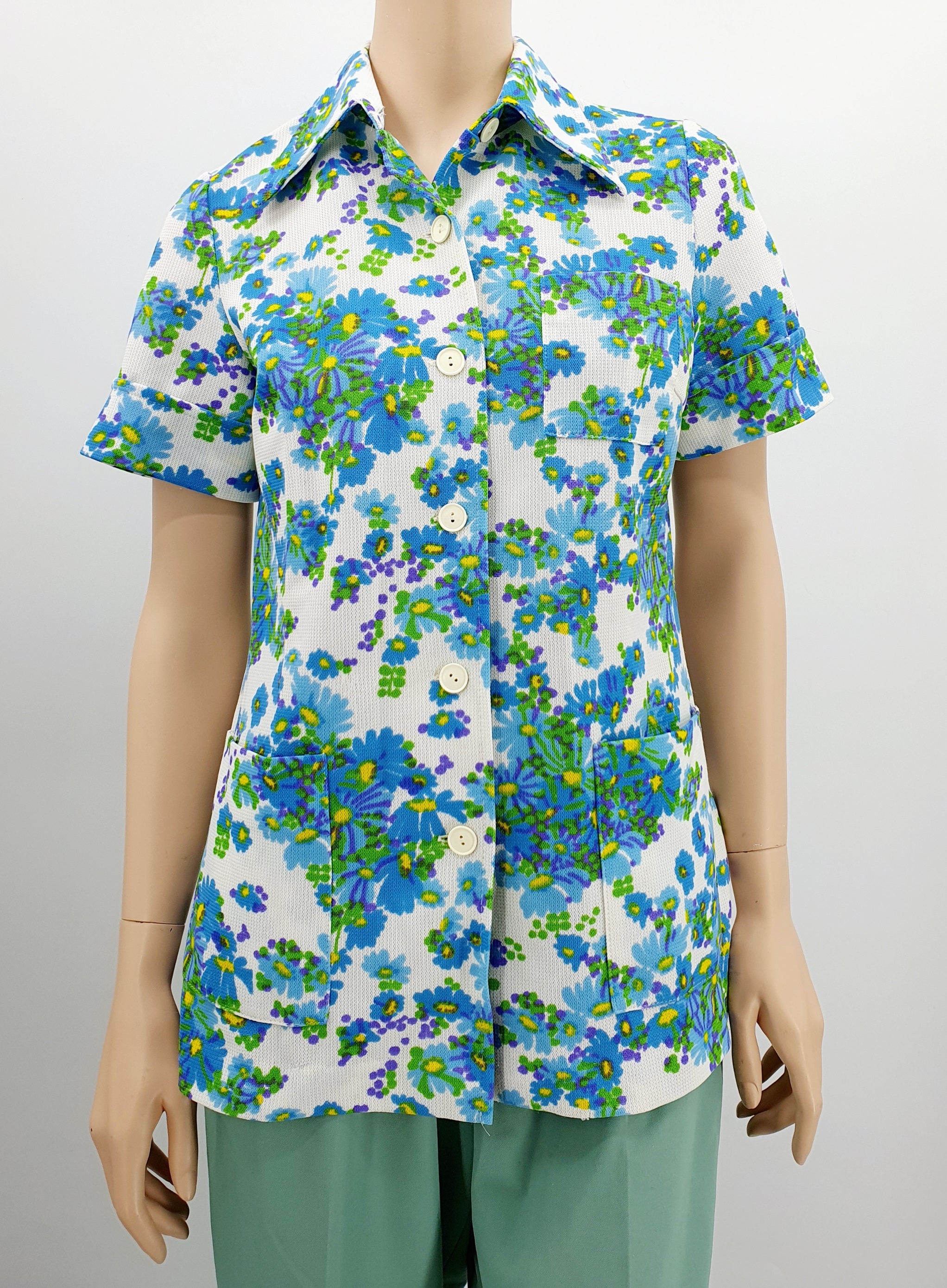 FinnKarelia, naisten retropaita 70-luvulta Lyhythihainen Kukkakuvio