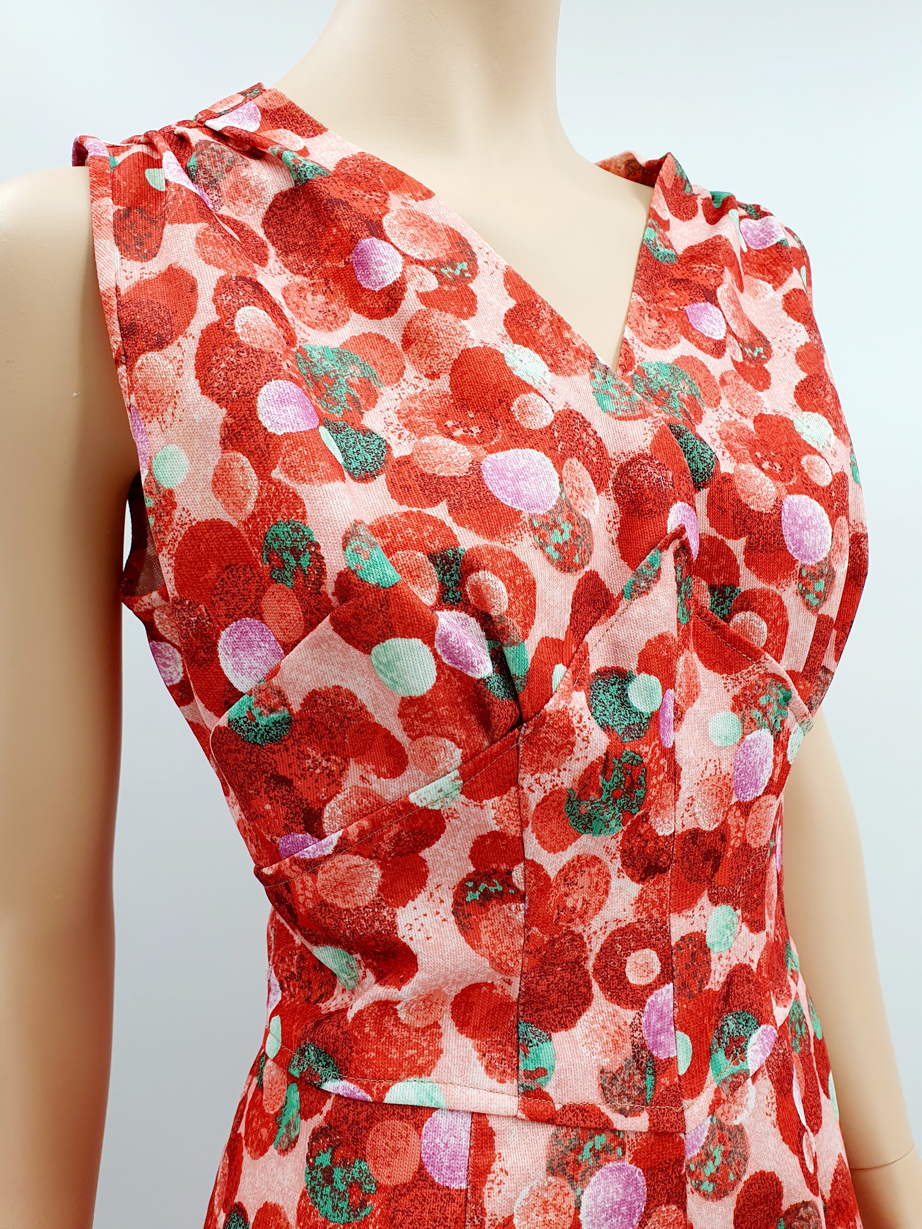Sleeveless retro dress from the 70s, size 40