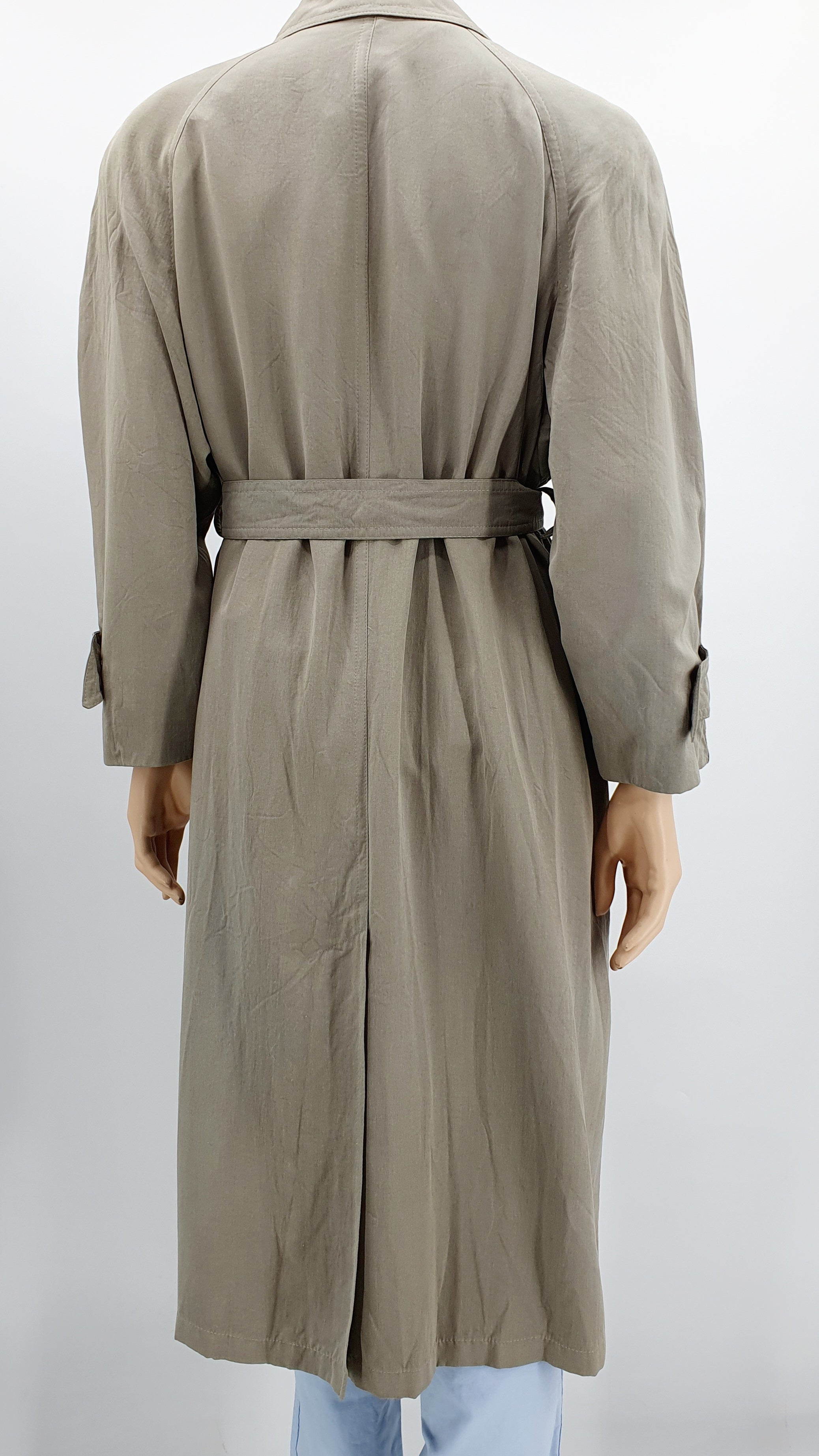 Khakinvärinen vintage trenssitakki 90-luvulta, silkkiä, kuva selkäpuolelta