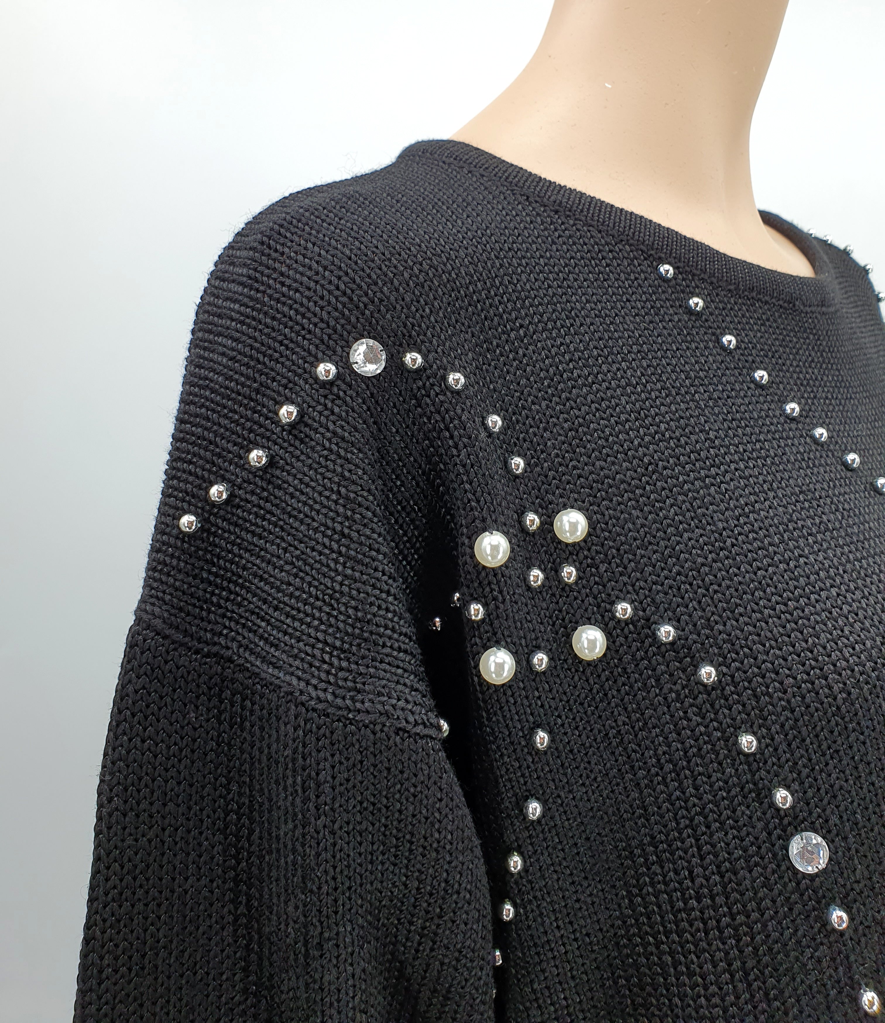 Pierre Cavallo musta neulepusero helmikoristeilla 90-luku koko 42-44 lähikuva neuleesta