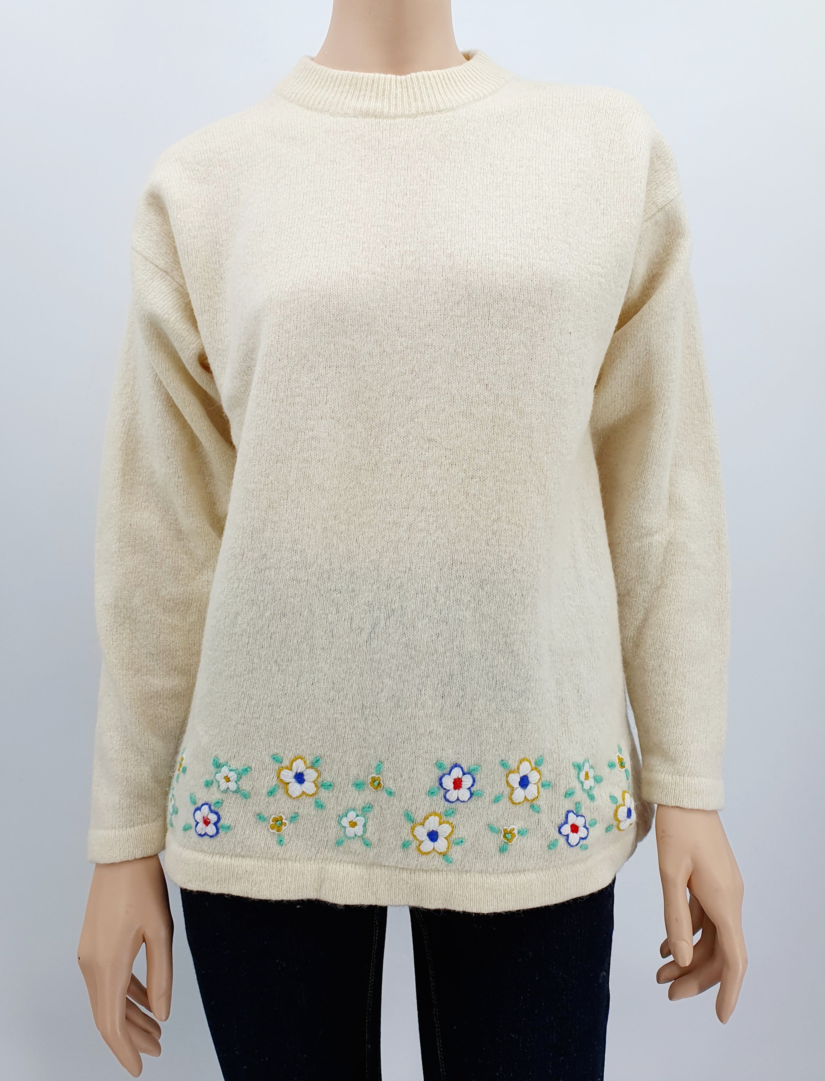 Luonnonvalkoinen vintage villapaita lampaanvillaa kukkakuvio helmassa koko 38 