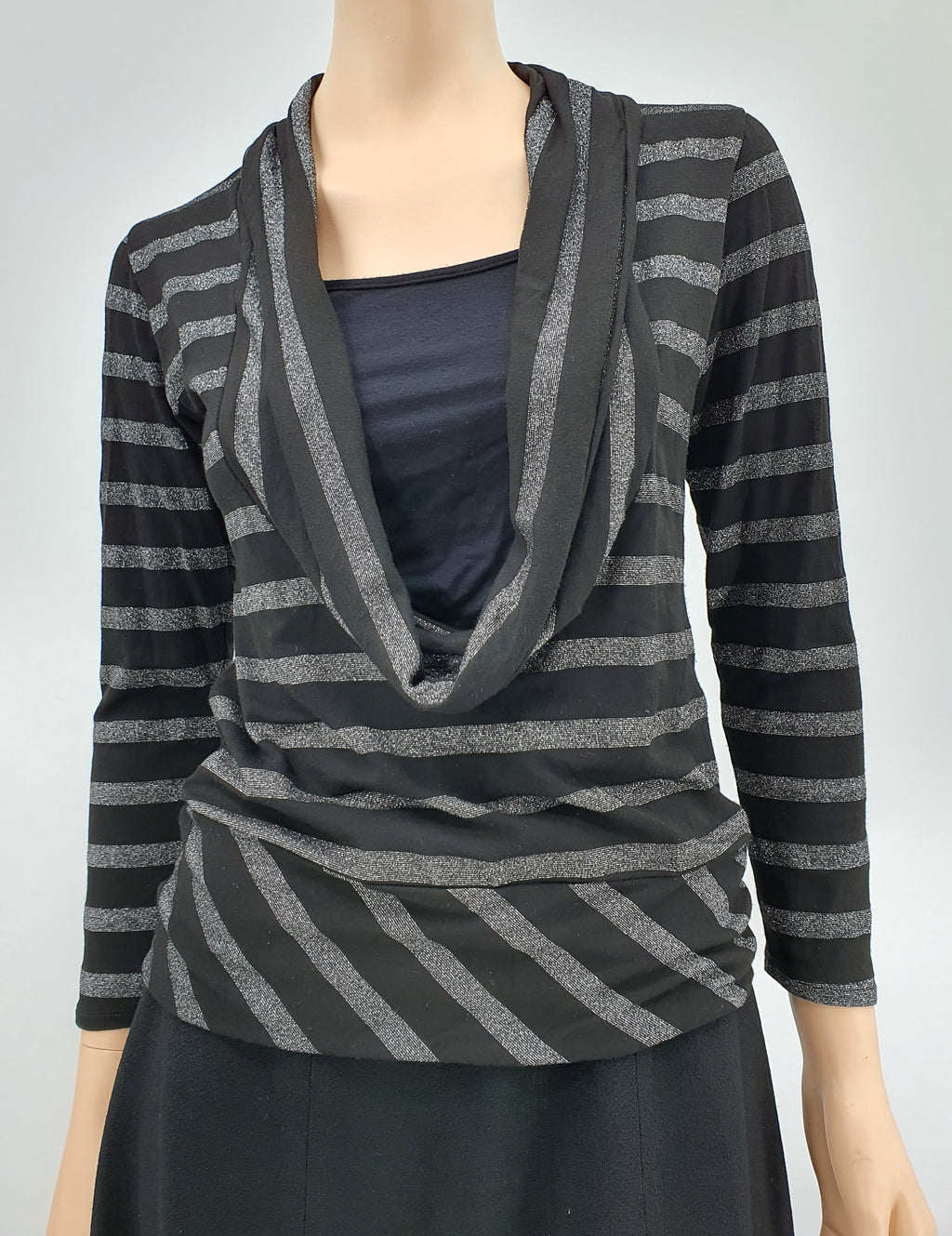 Text, musta Y2K pusero putouskauluksella, koko 36