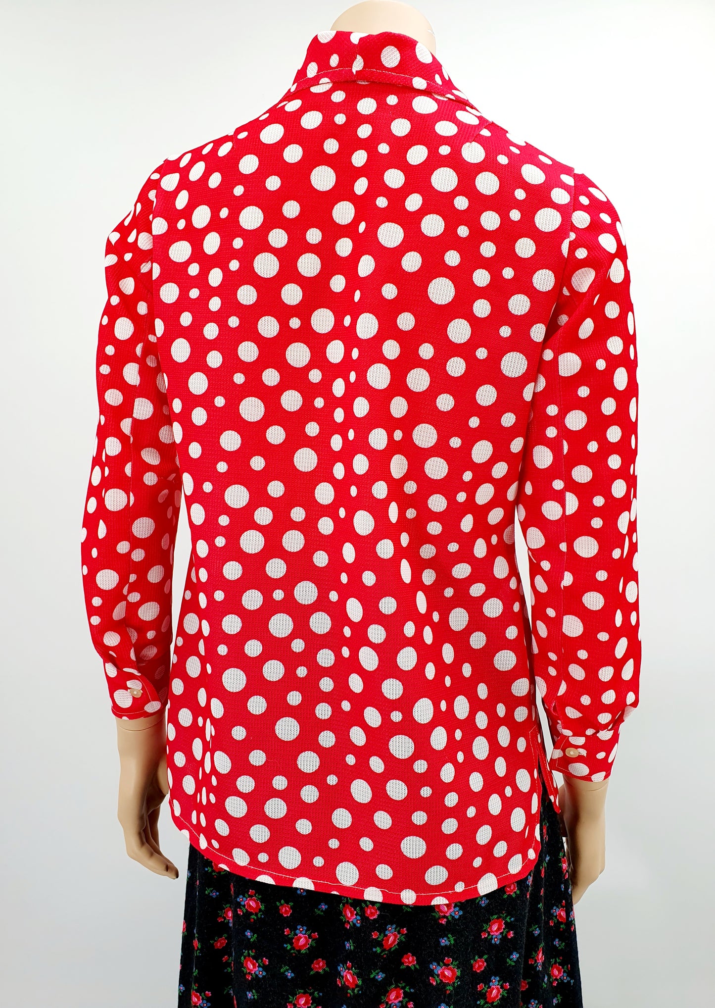 Ball pattern shirt from the 70s, size 36/38