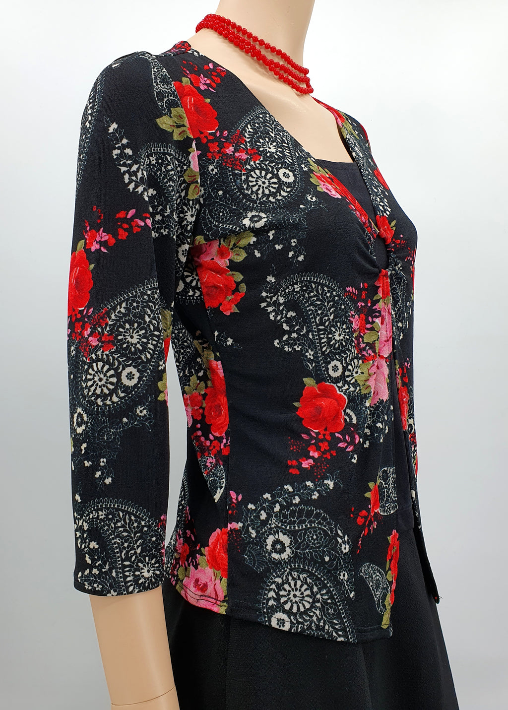 Kukkakuvioinen paita 2000-luvulta, koko 36-38