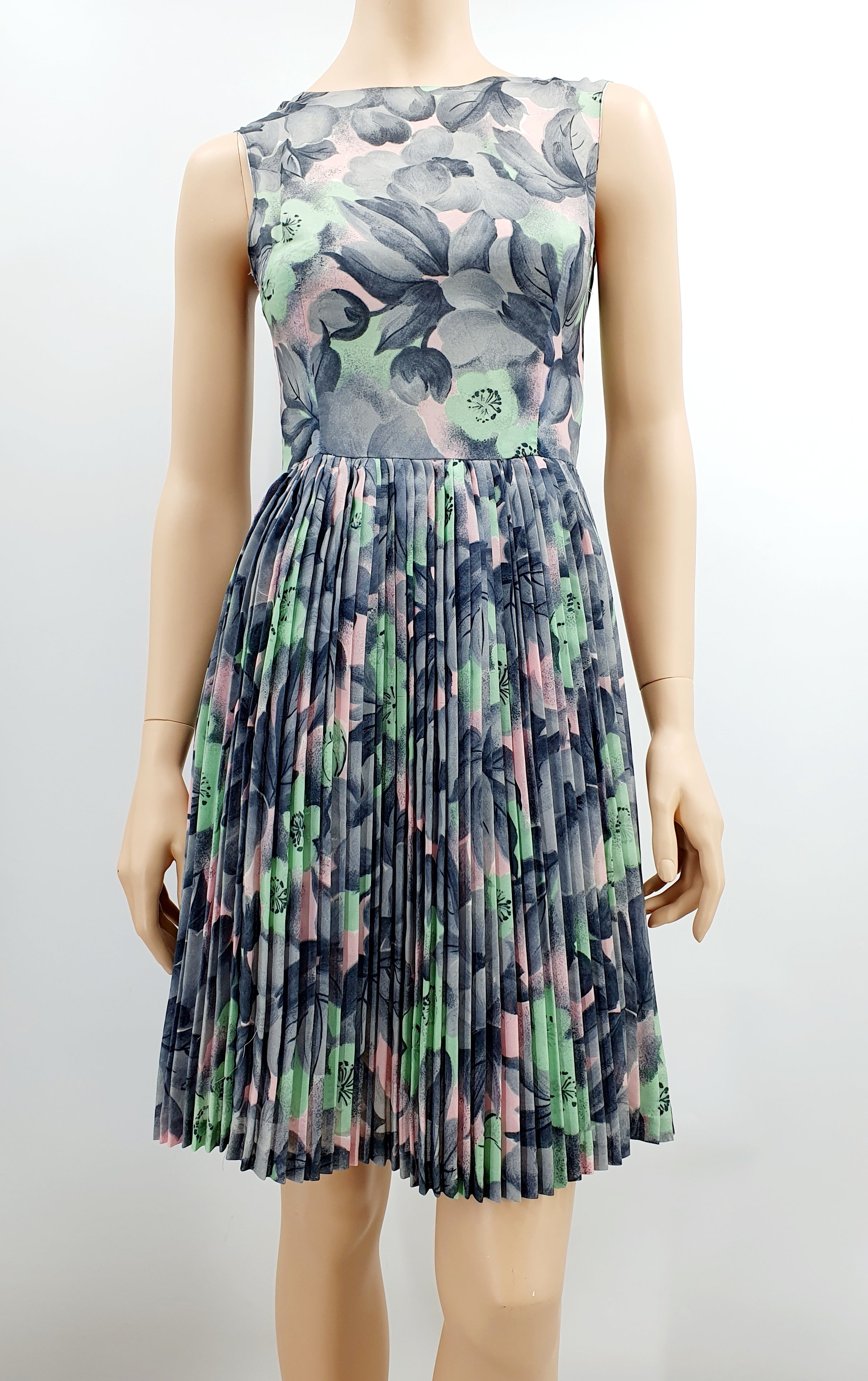Sleeveless dress with pleated hem from the 50s-60s, size 32-34