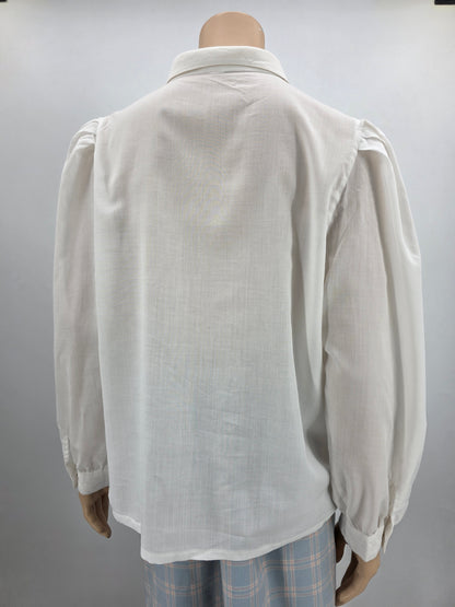White women's vintage shirt with lace collar, size 38-40