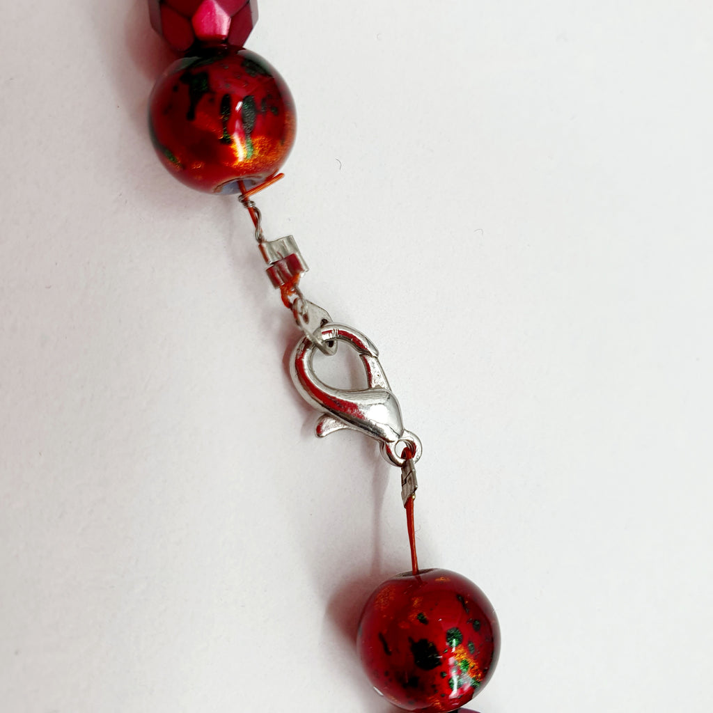 Red and black necklace, length 63cm