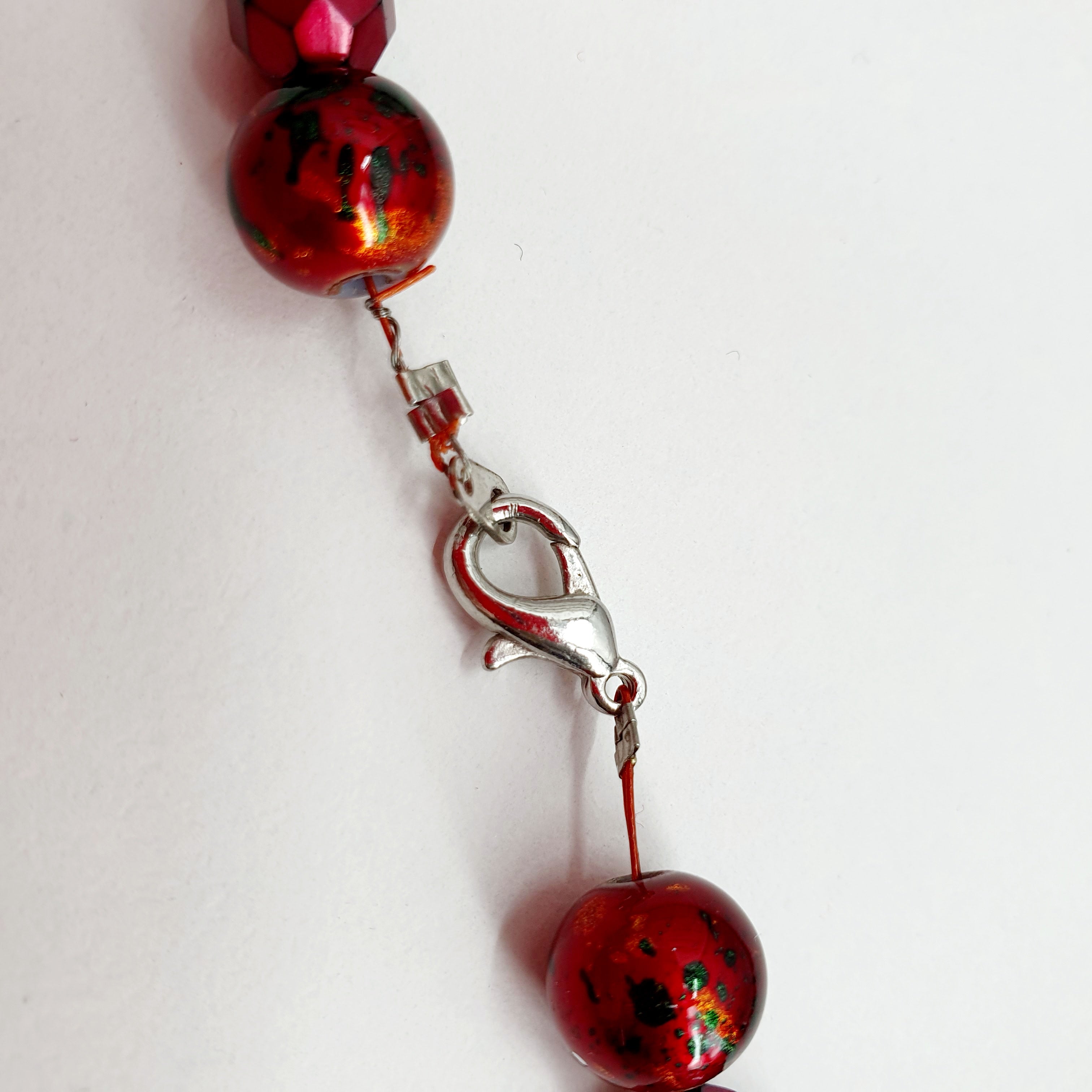 Red and black necklace, length 63cm