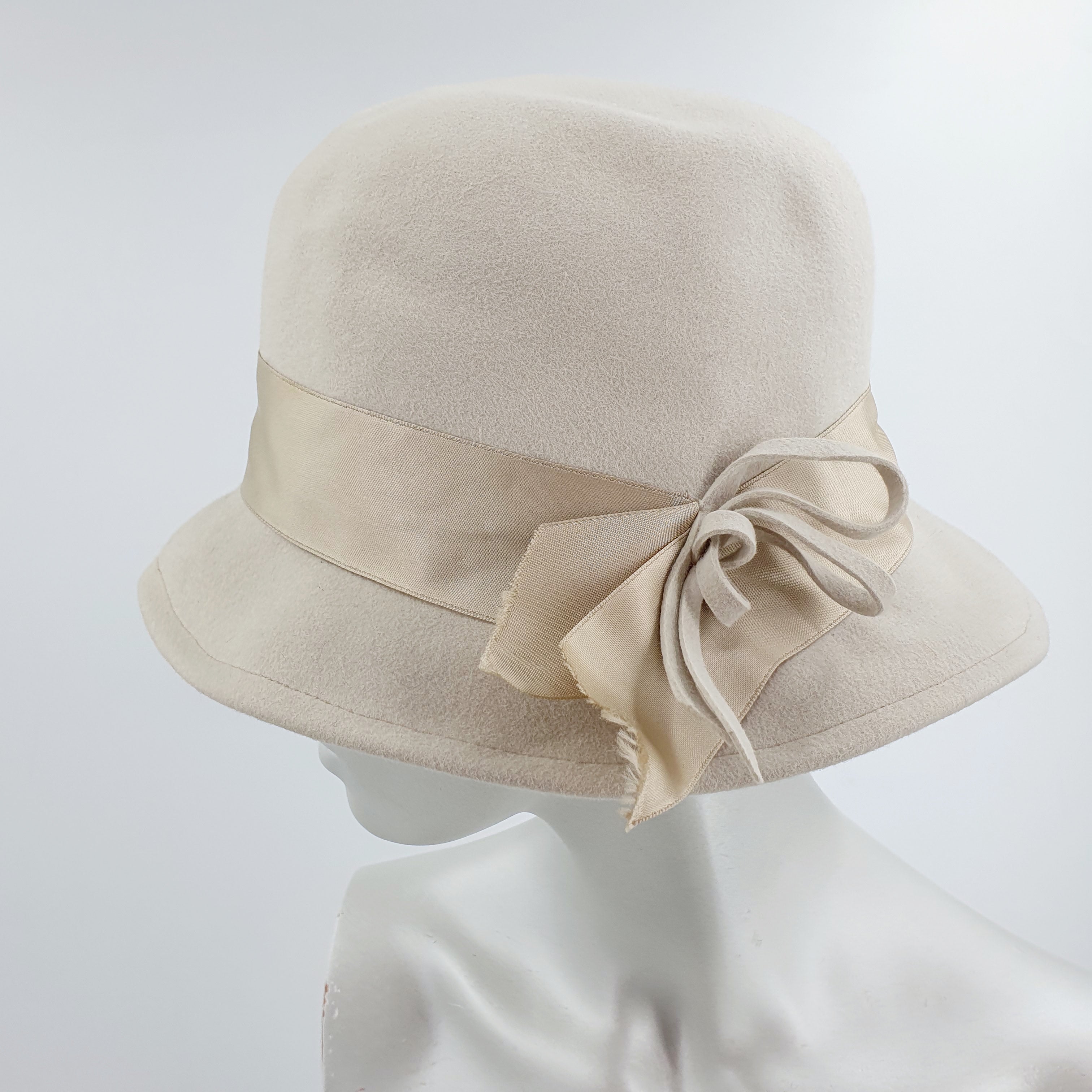 Light felt hat from the 90s, unused, 56cm