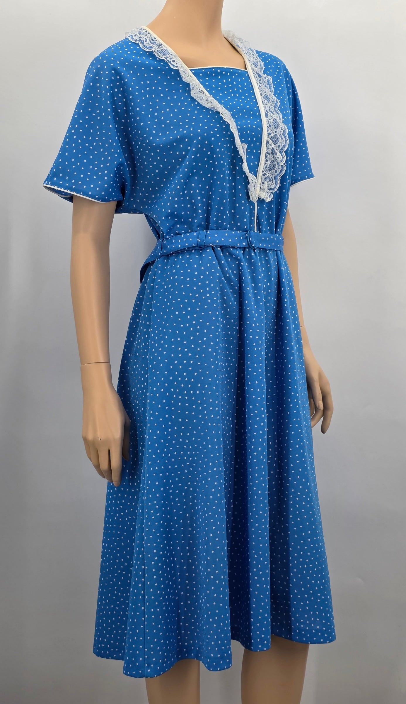 Blue and white polka dot dress with lace collar, from the 70s, size 40-42-44