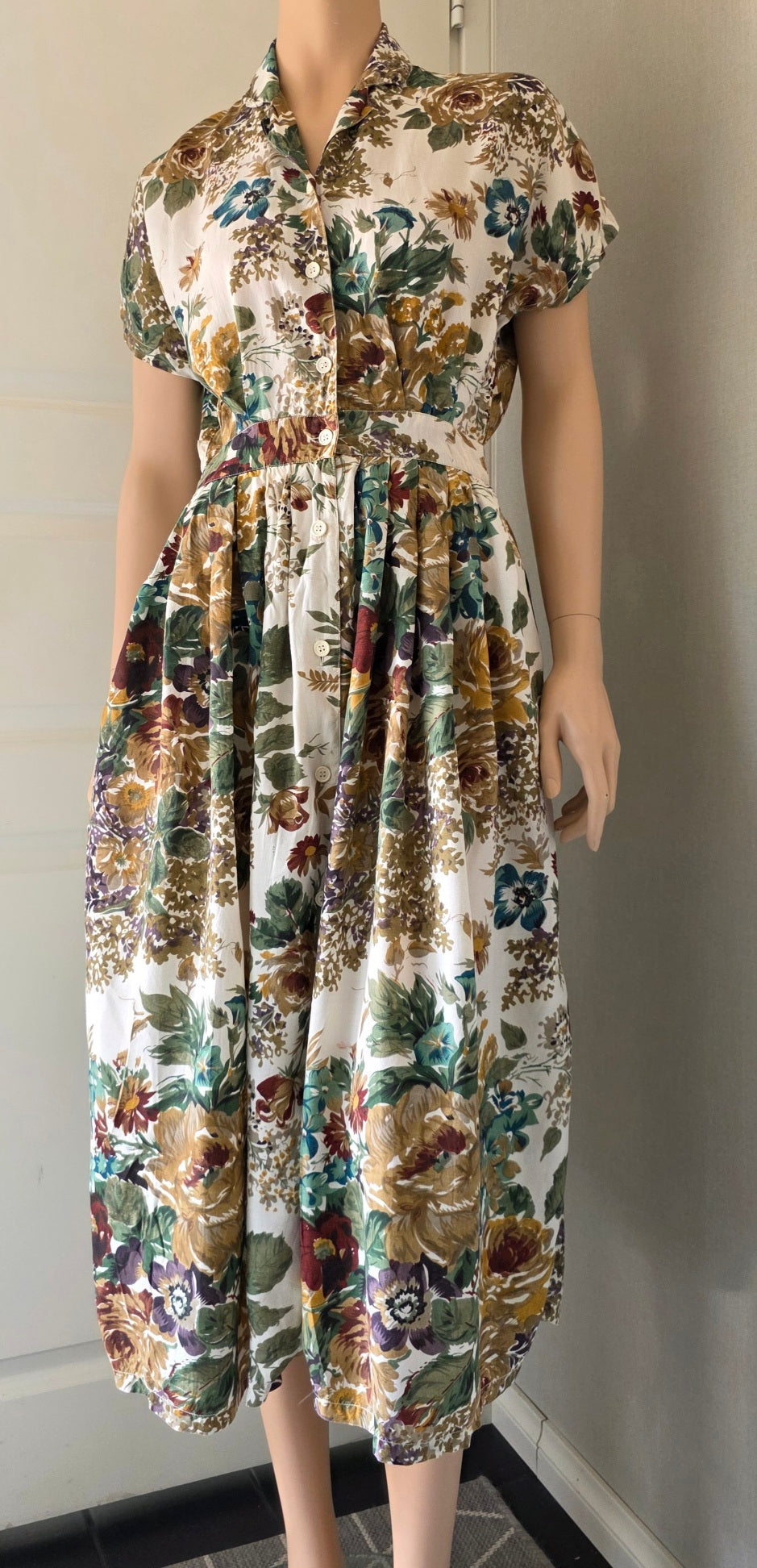 Woman Collection, floral viscose dress from the 90s, size 36(38)