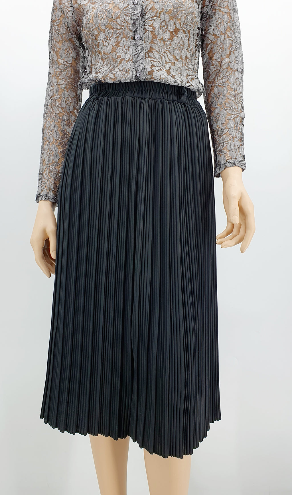 Black pleated skirt with elastic waist, 80s-90s, size 34-36-38