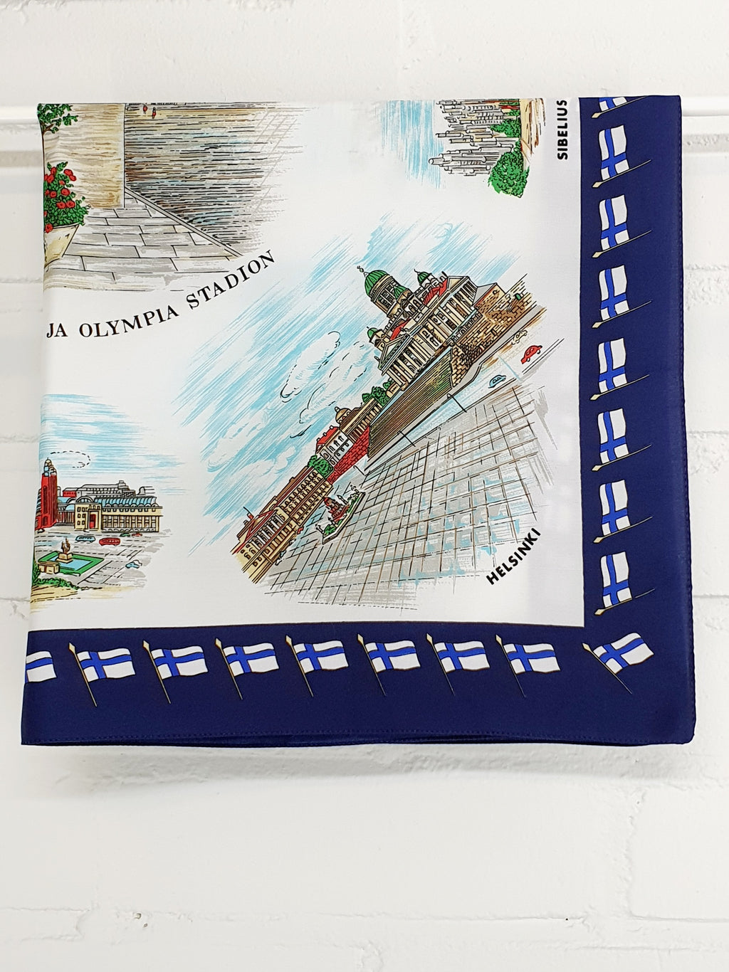 Suomi-aiheinen vintagehuivi 1980-90-luvulta, koko 65x65cm