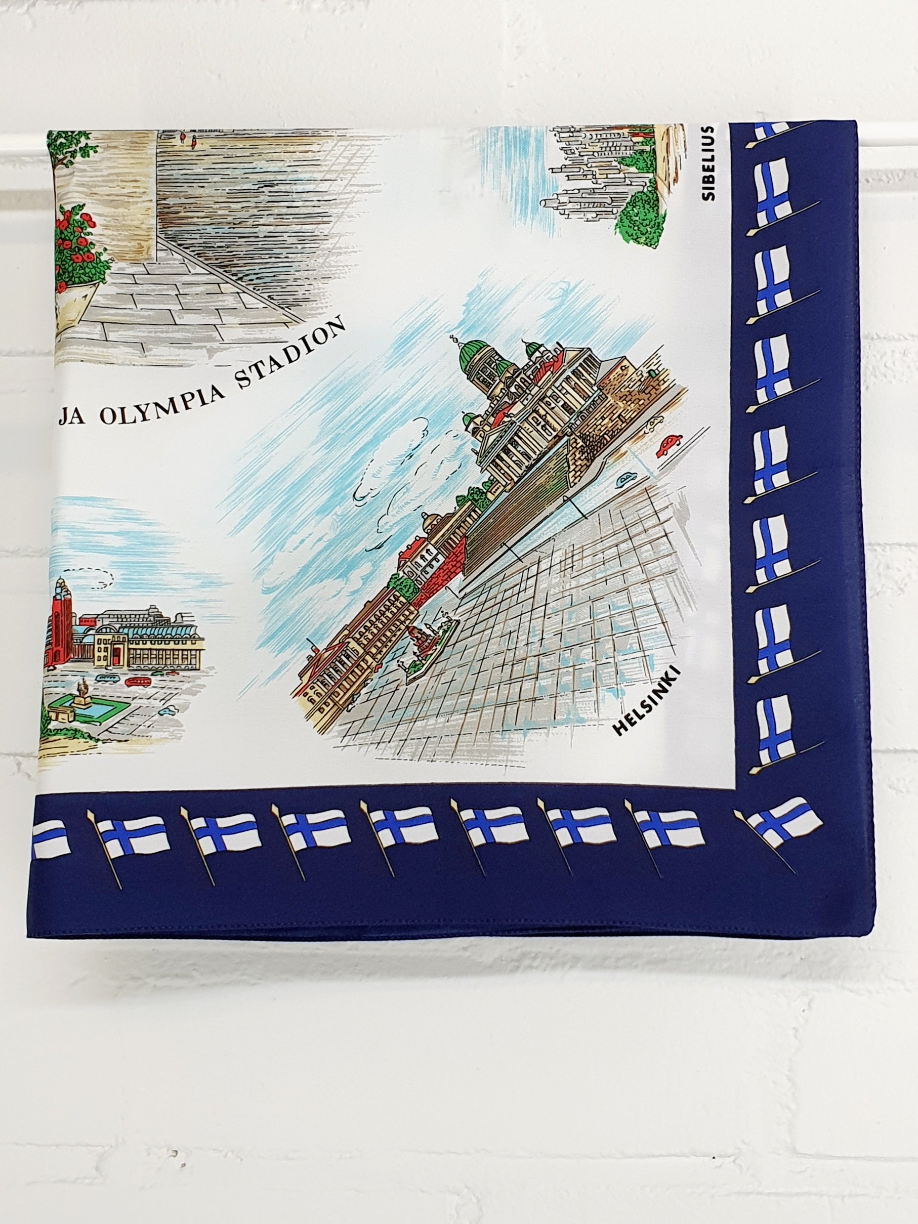 Suomi-aiheinen vintagehuivi 1980-90-luvulta, koko 65x65cm