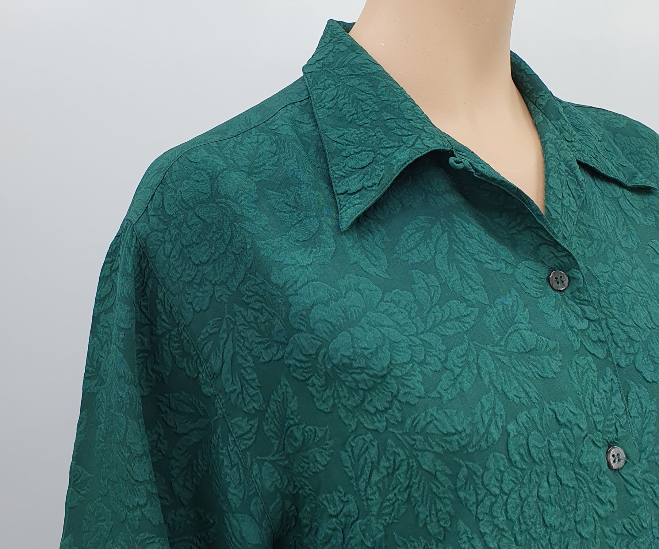 Metsänvihreä silkkipaita 90-luku, lähikuva kankaasta