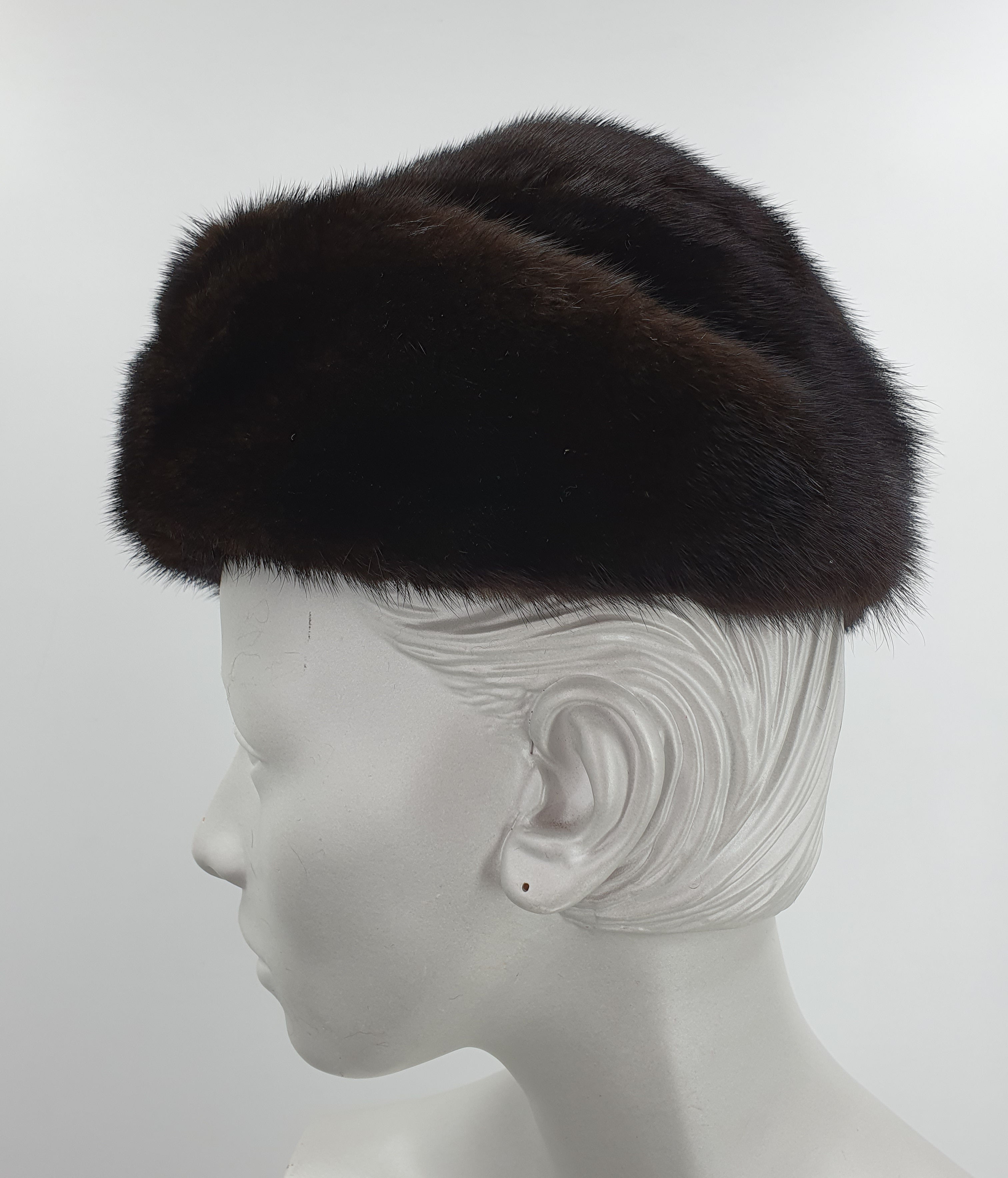 Dark genuine fur hat with velvet rosette, from the 80s, 58cm