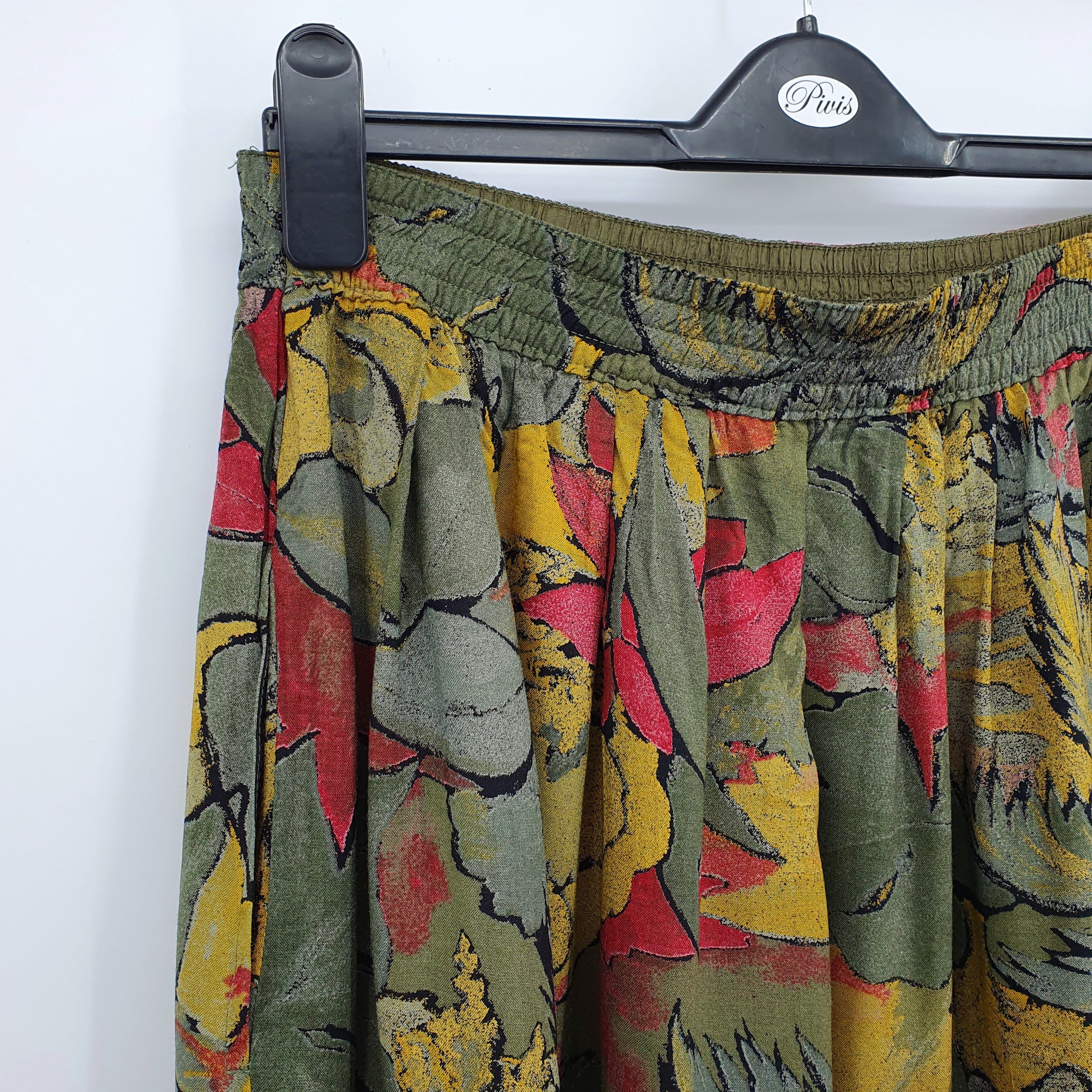 Viscose skirt from the 90s with elastic waist, size 40-42-44