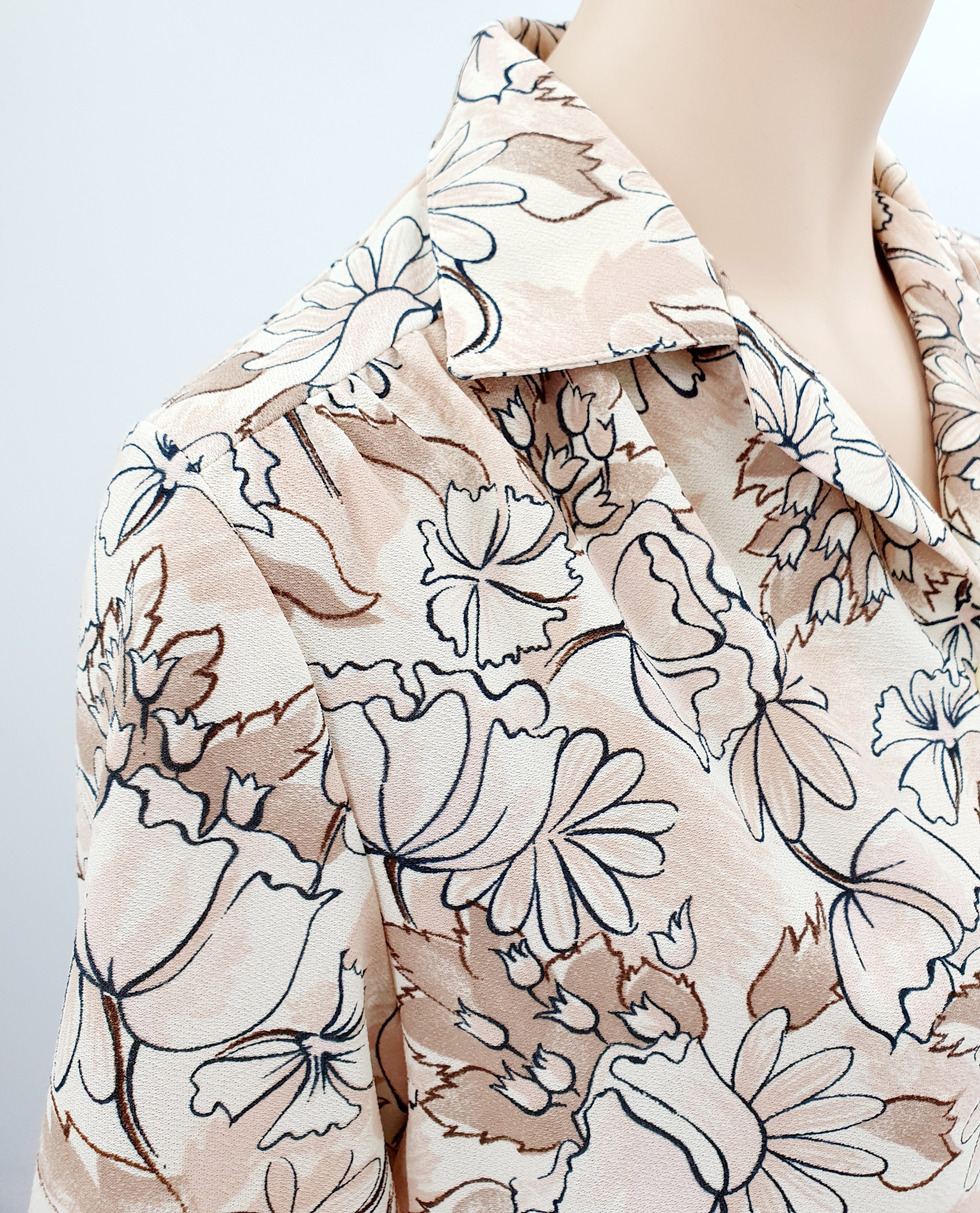 Finnwear, light-colored vintage shirt from the 70s-80s, size 38-40