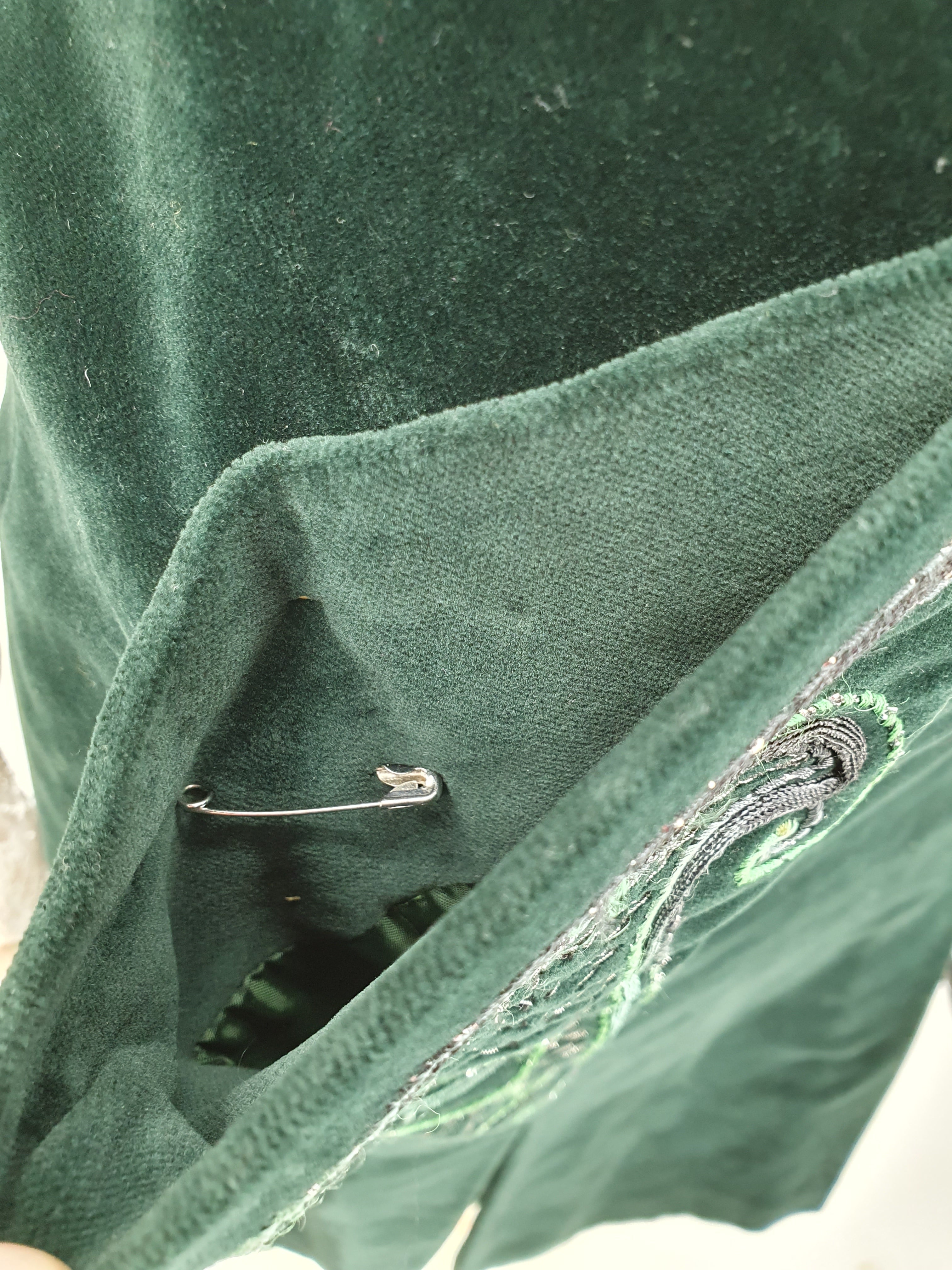 Italialainen samettihame, väri metsänvihreä, vyötärö 68-72cm, koko 34-36