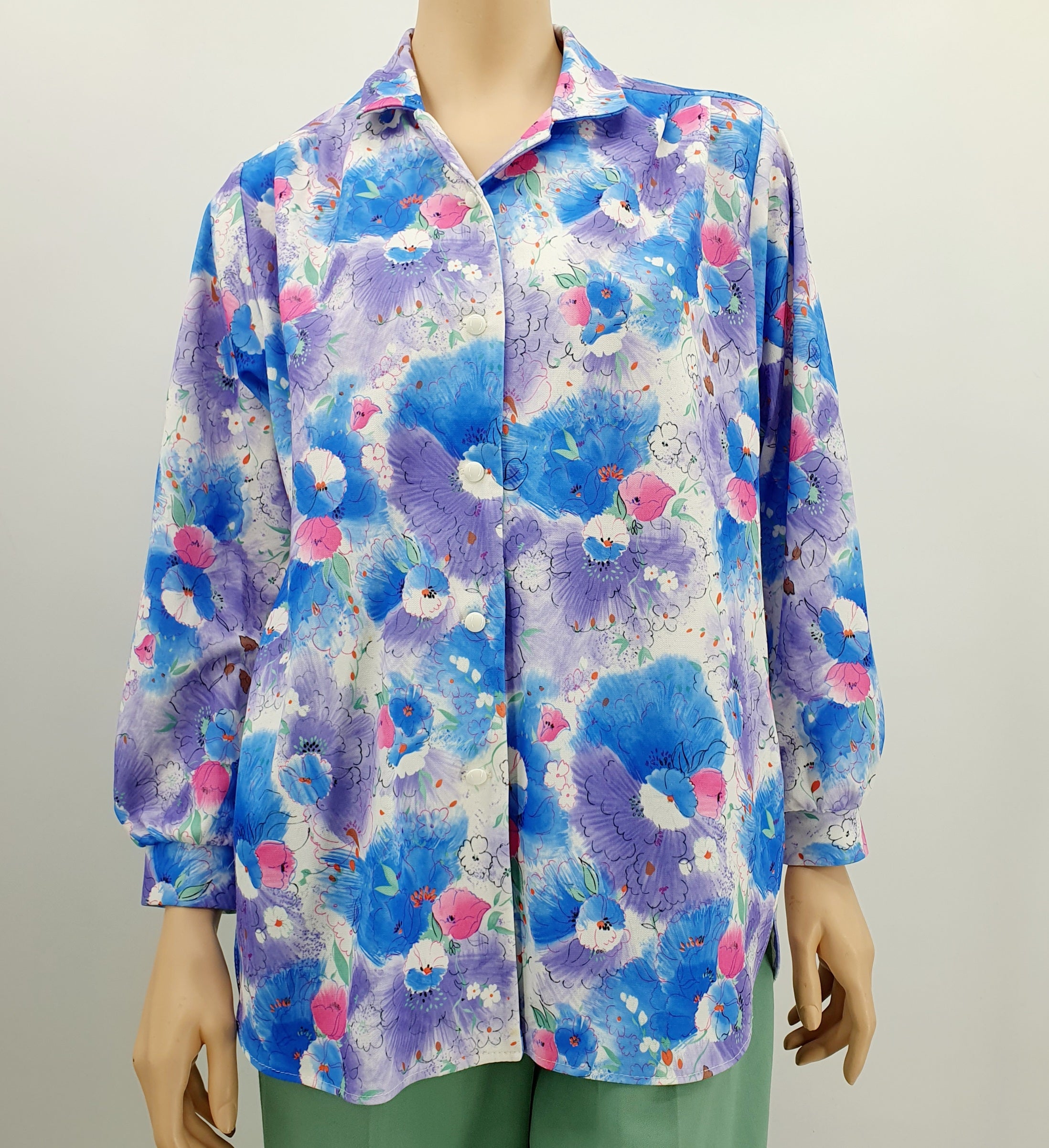 Pitkähihainen naisten retropaita 70-luvulta, D-mitoitus, koko 40-42