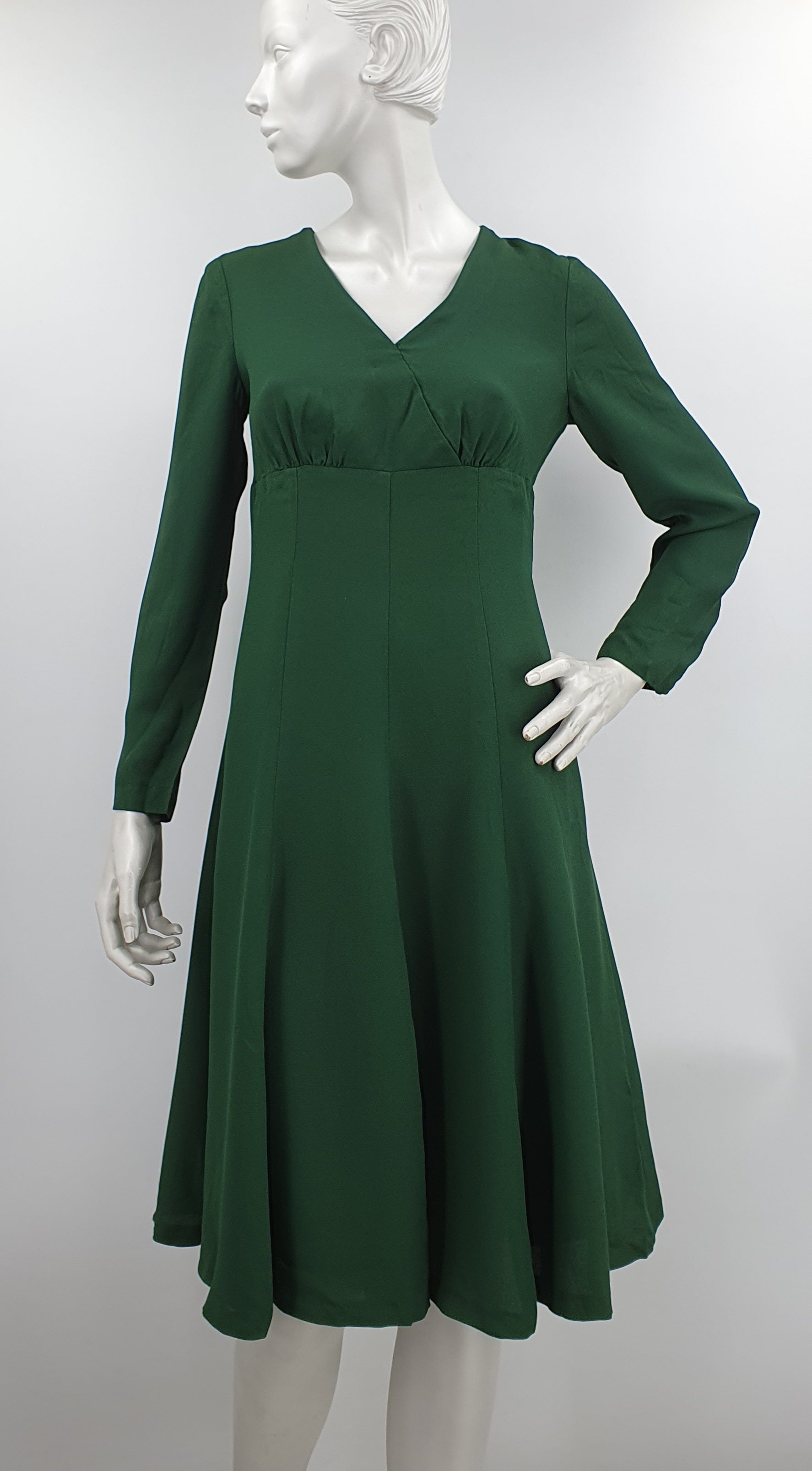 Kaunotar, forest green dress from the 60s-70s, size 36