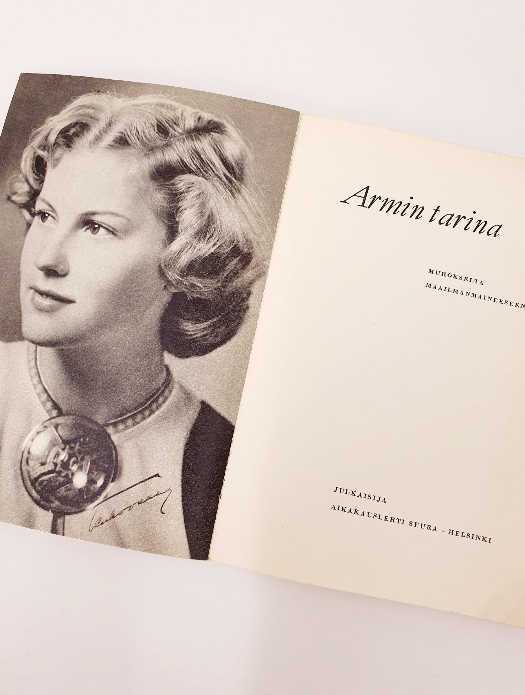 Keräilykirja, Armi Kuuselan tarina, pehmeäkantinen elämäntarina-kirja v.1962, kuva sisältä