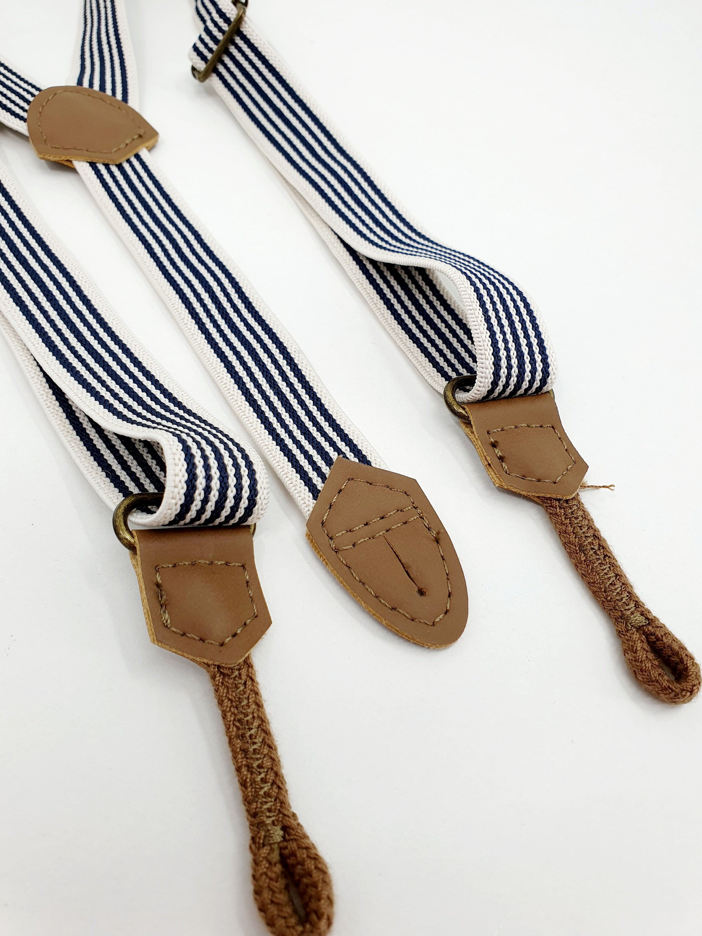 Vintageolkaimet nappikiinnityksellä lähikuva