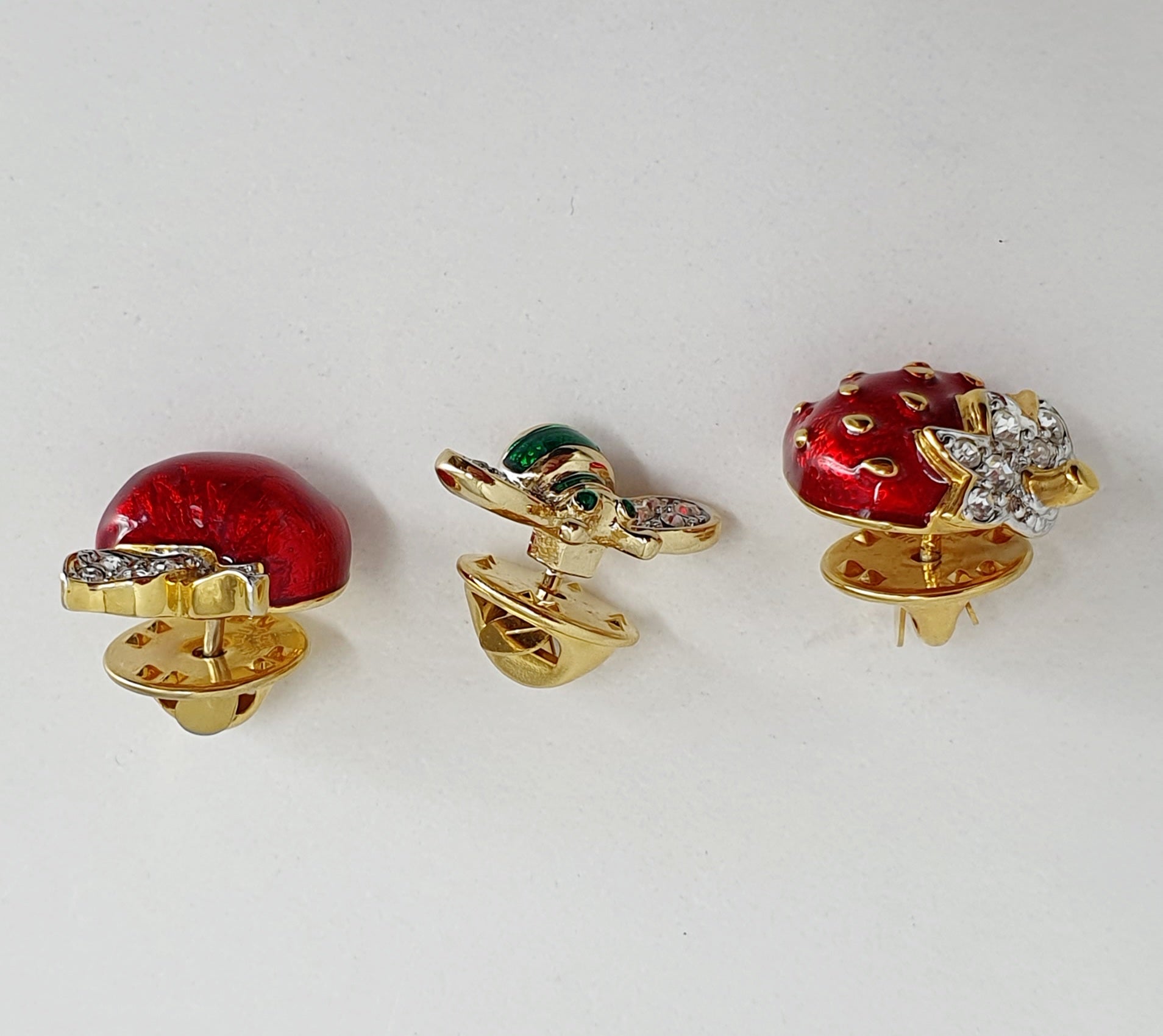 Cabouchon pins, three types, apple/strawberry/wasp