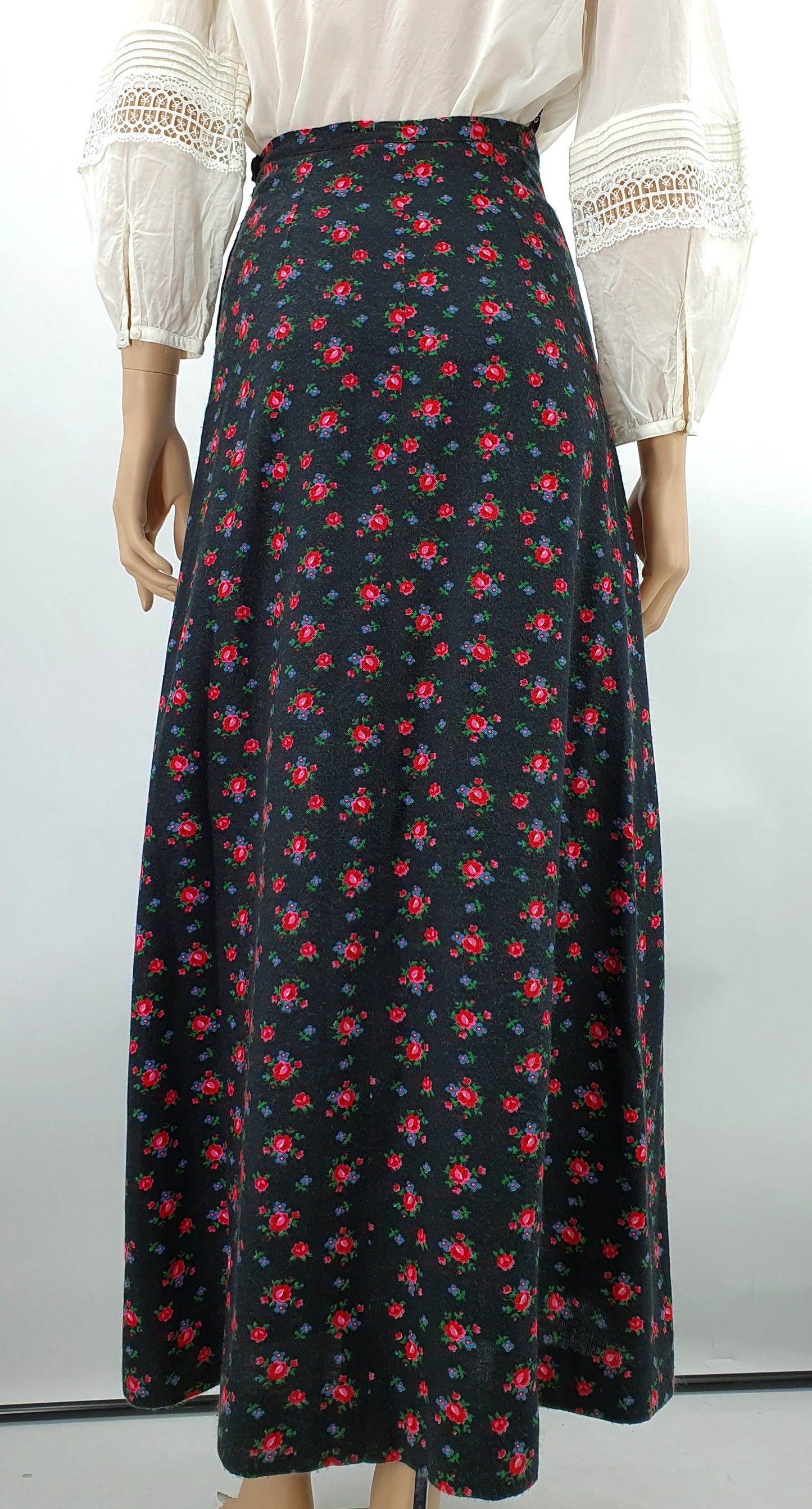 Tiklas, rose patterned maxi skirt, 70s, waist 62cm, size 32(34)