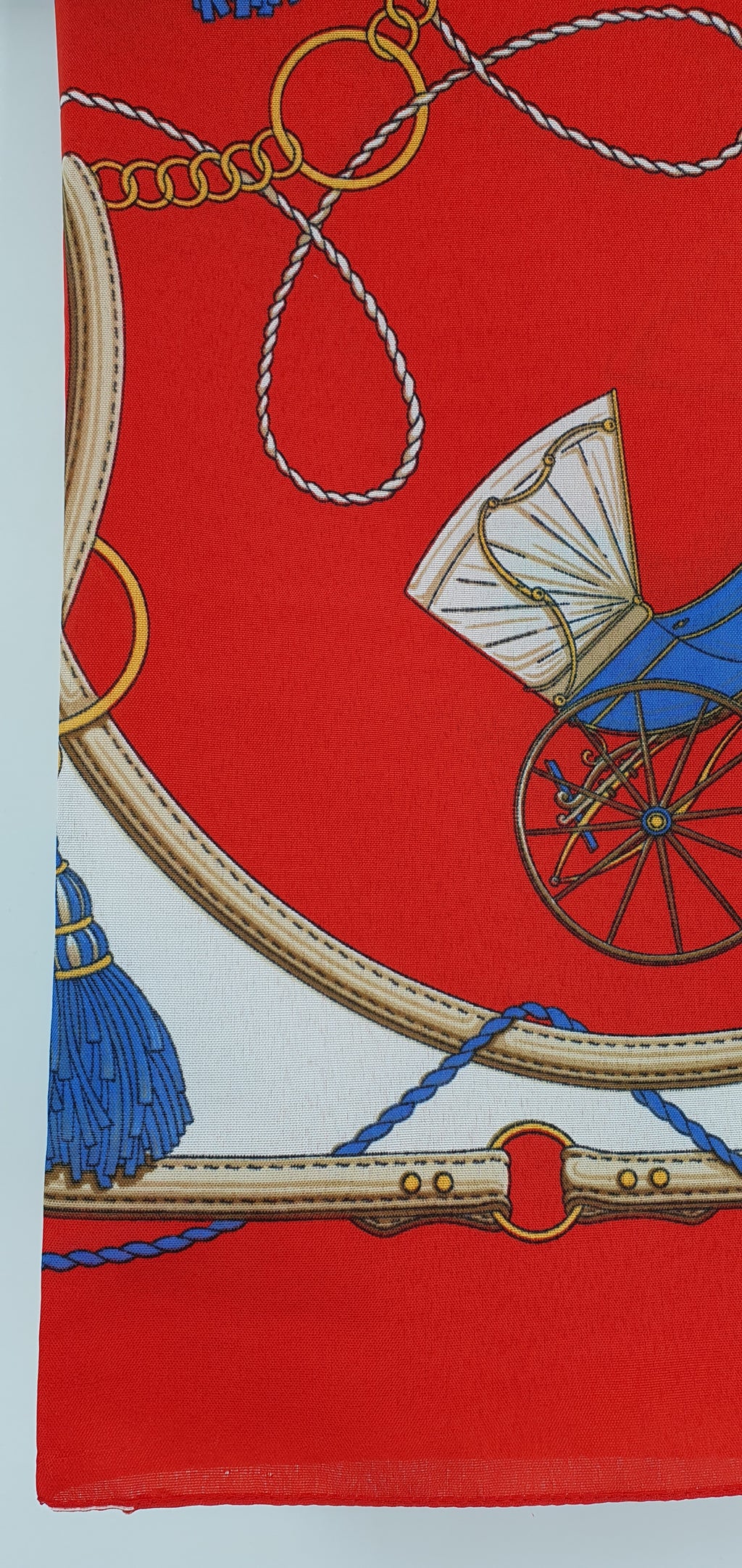 Red, horse-drawn carriage pattern scarf from the 90s, size 76x76cm