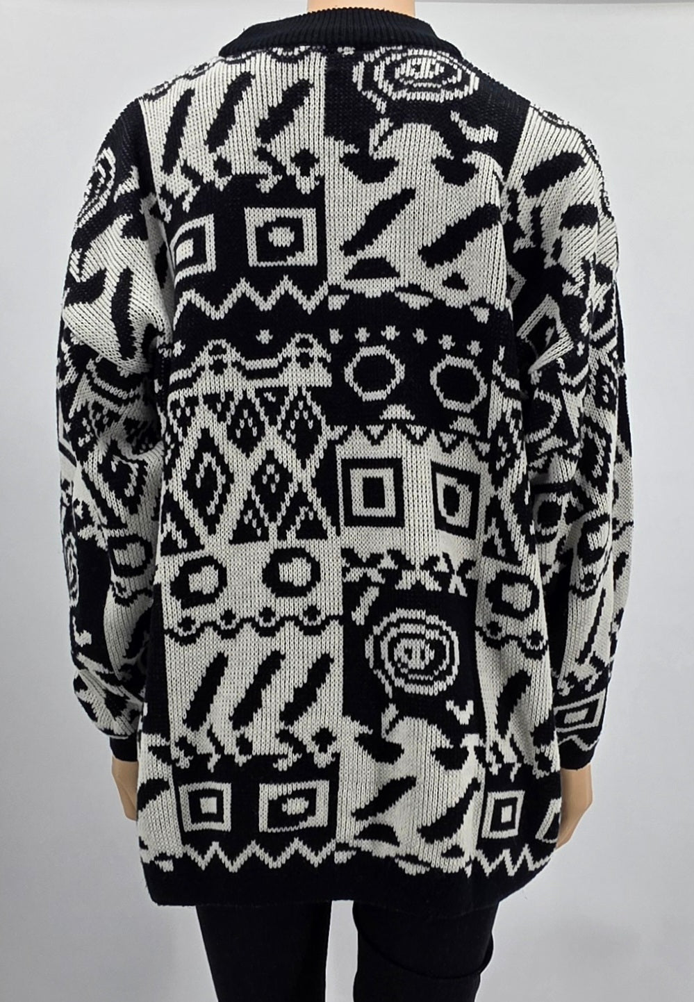 Black and white sweater from the 80s, size 42-44
