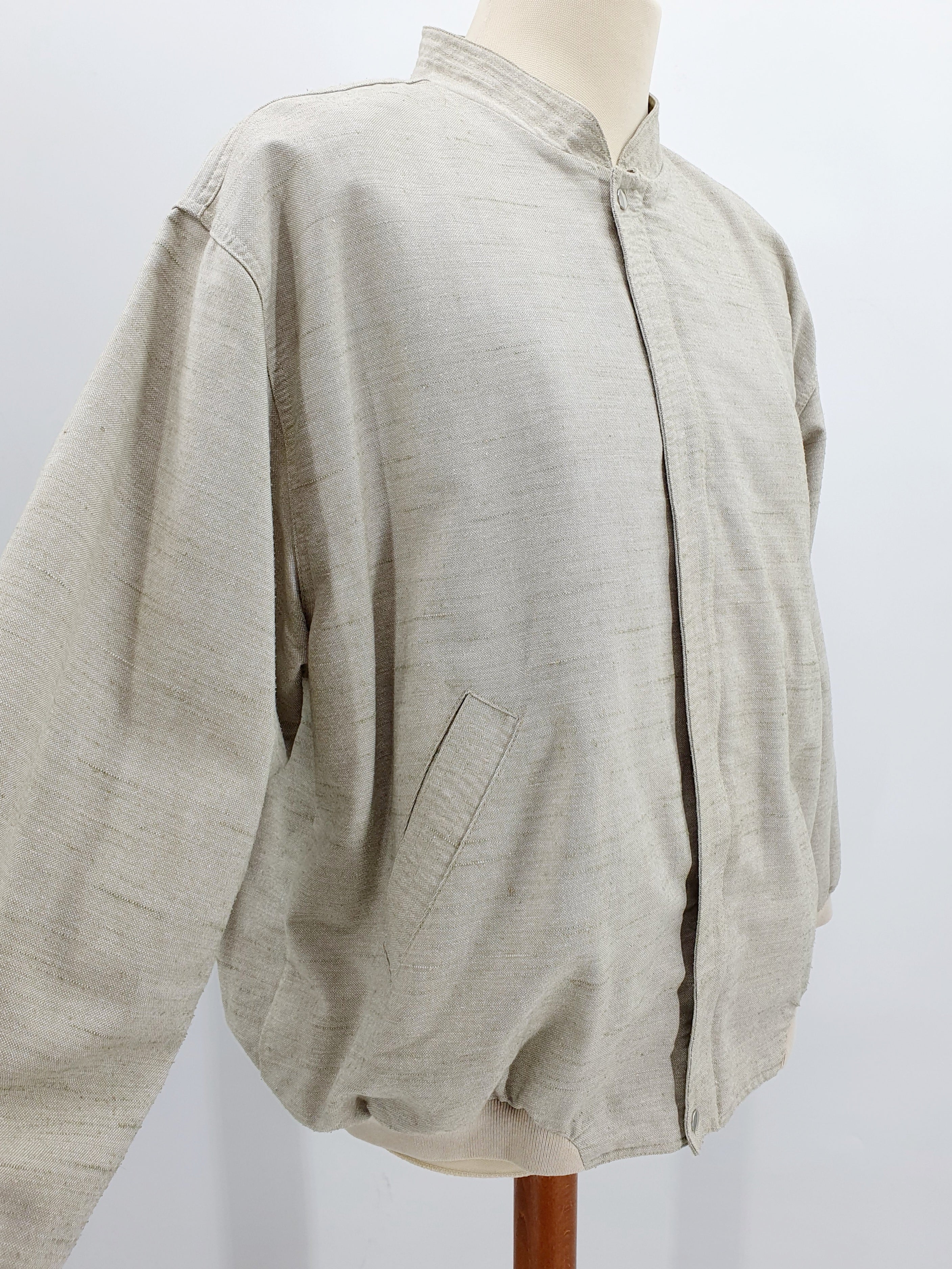 Vihreä miesten vintagetakki 90-luvulta, pusakkamalli, kuva sivulta