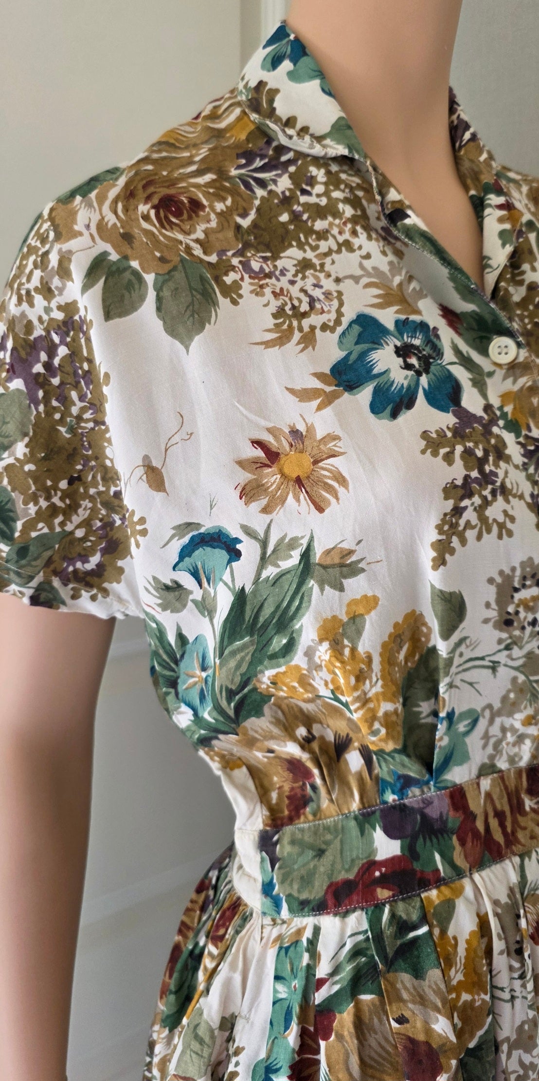 Woman Collection, floral viscose dress from the 90s, size 36(38)