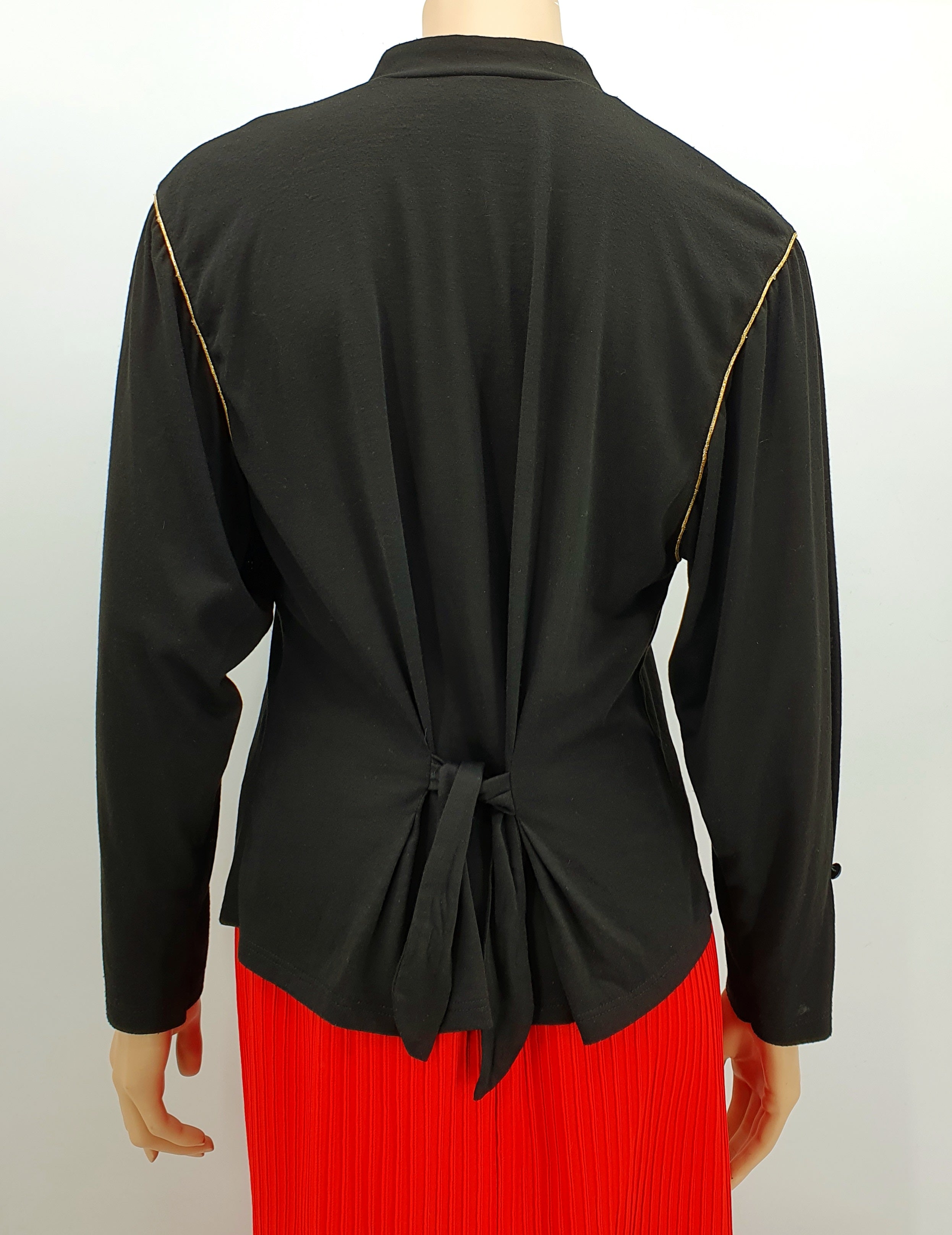 Chic, musta naisten trikoopaita kultasomisteilla, 80-luku, koko 38-40