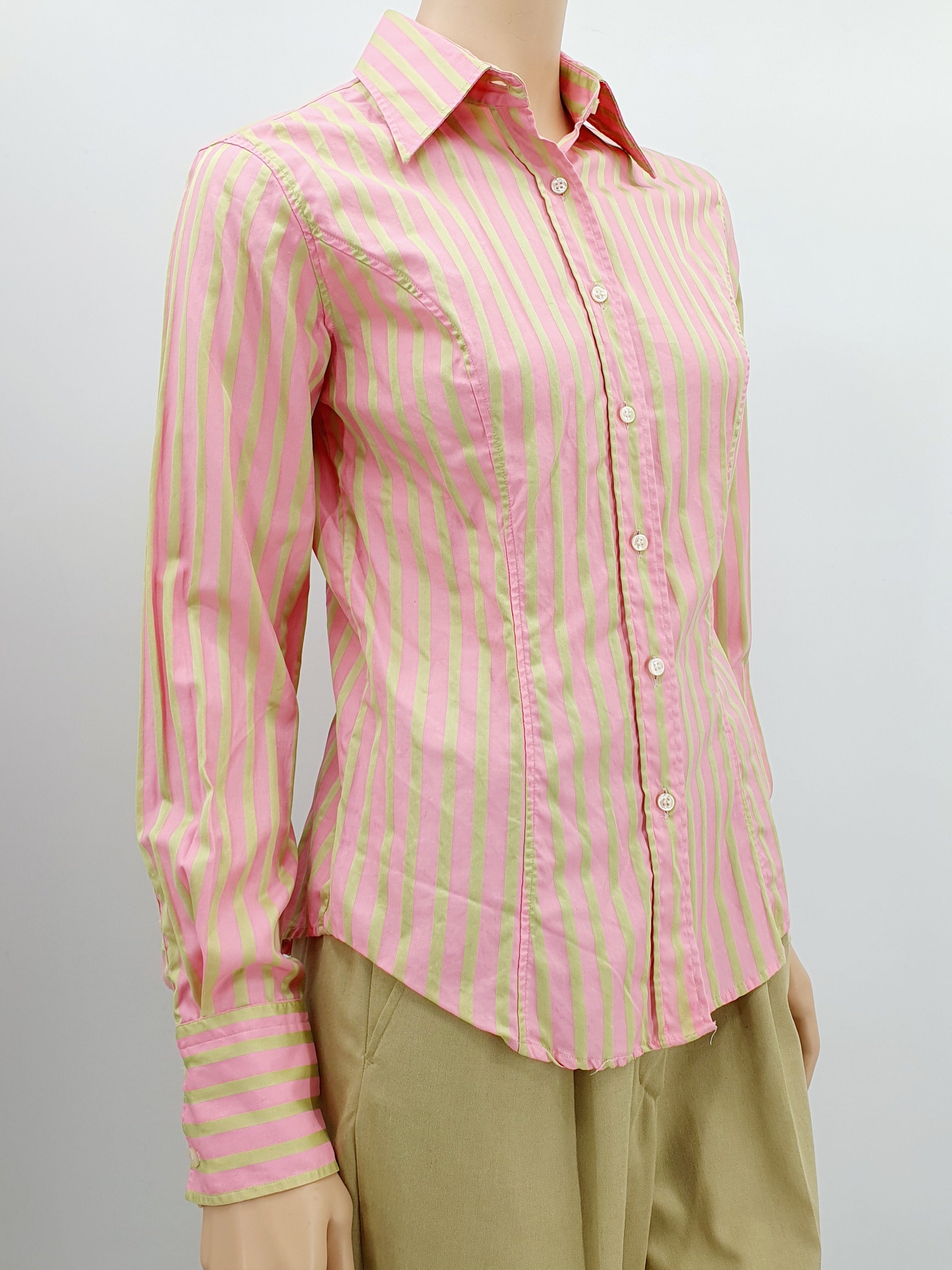 Naisten slimfit kauluspaita 2000-luvulta, väri vaaleanpunainen/beige raita, kuva sivulta