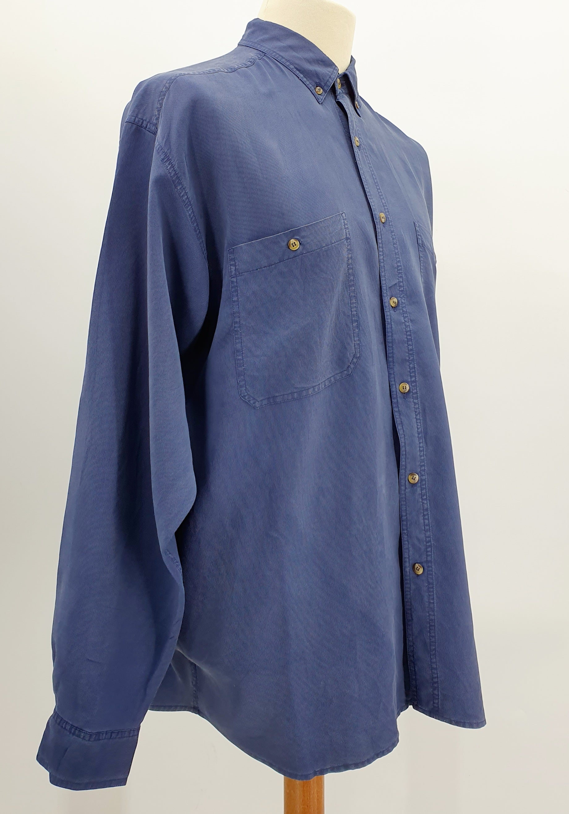 Farkunsininen miesten vintage silkkipaita, 90-luku, kuva sivulta