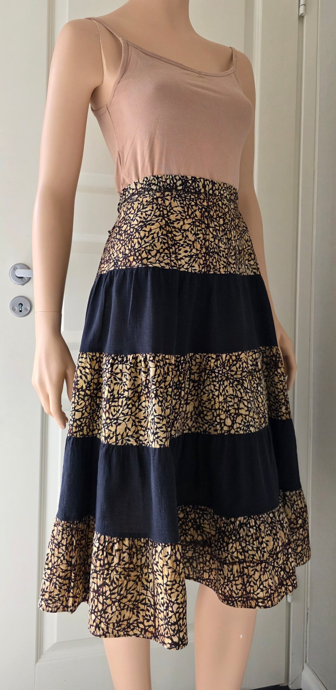 Lace, batik patterned frill skirt from the 70s-80s, waist 80cm, size 40