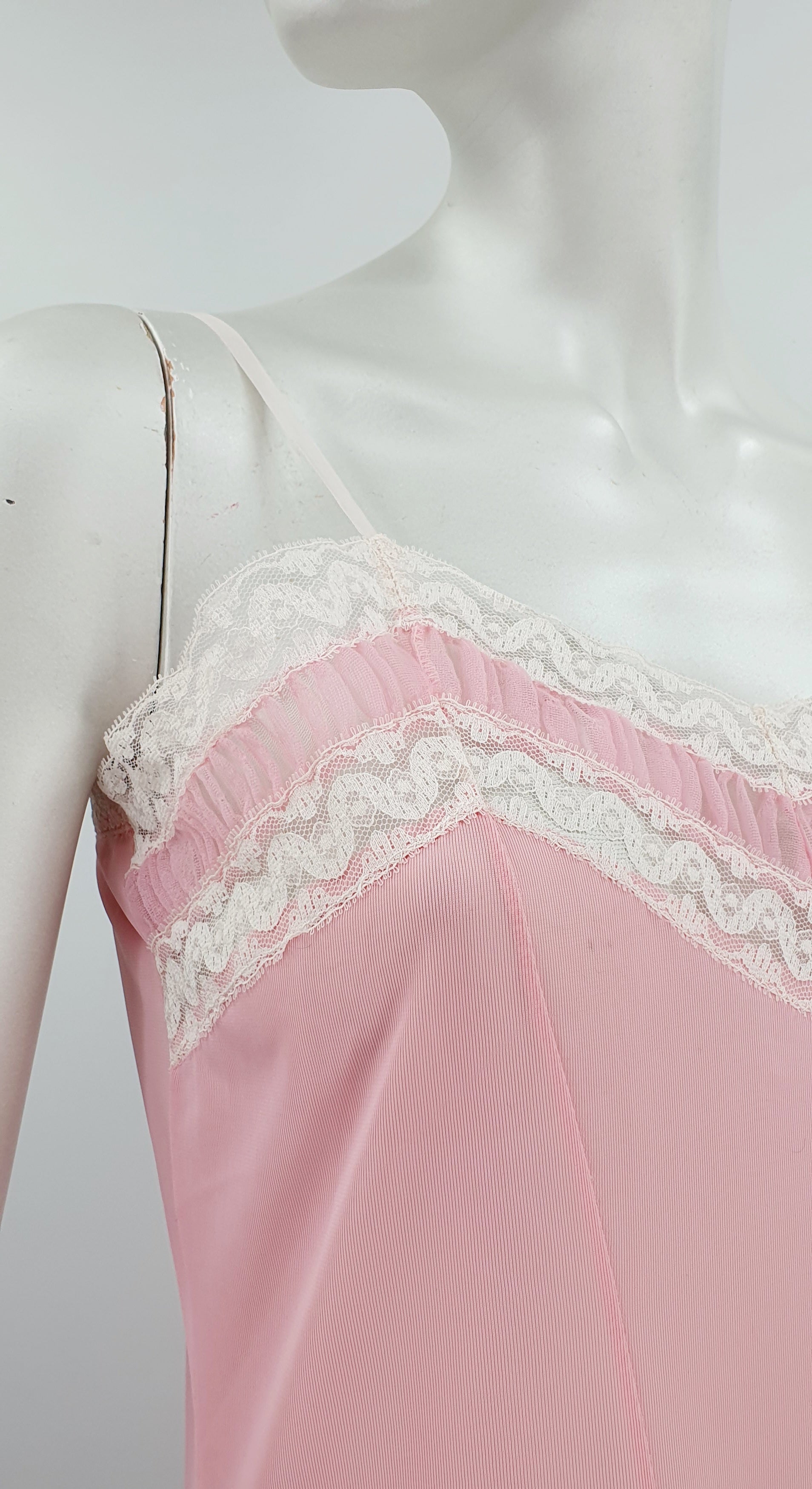 Pink lingerie from the 60s-70s, size 38/40