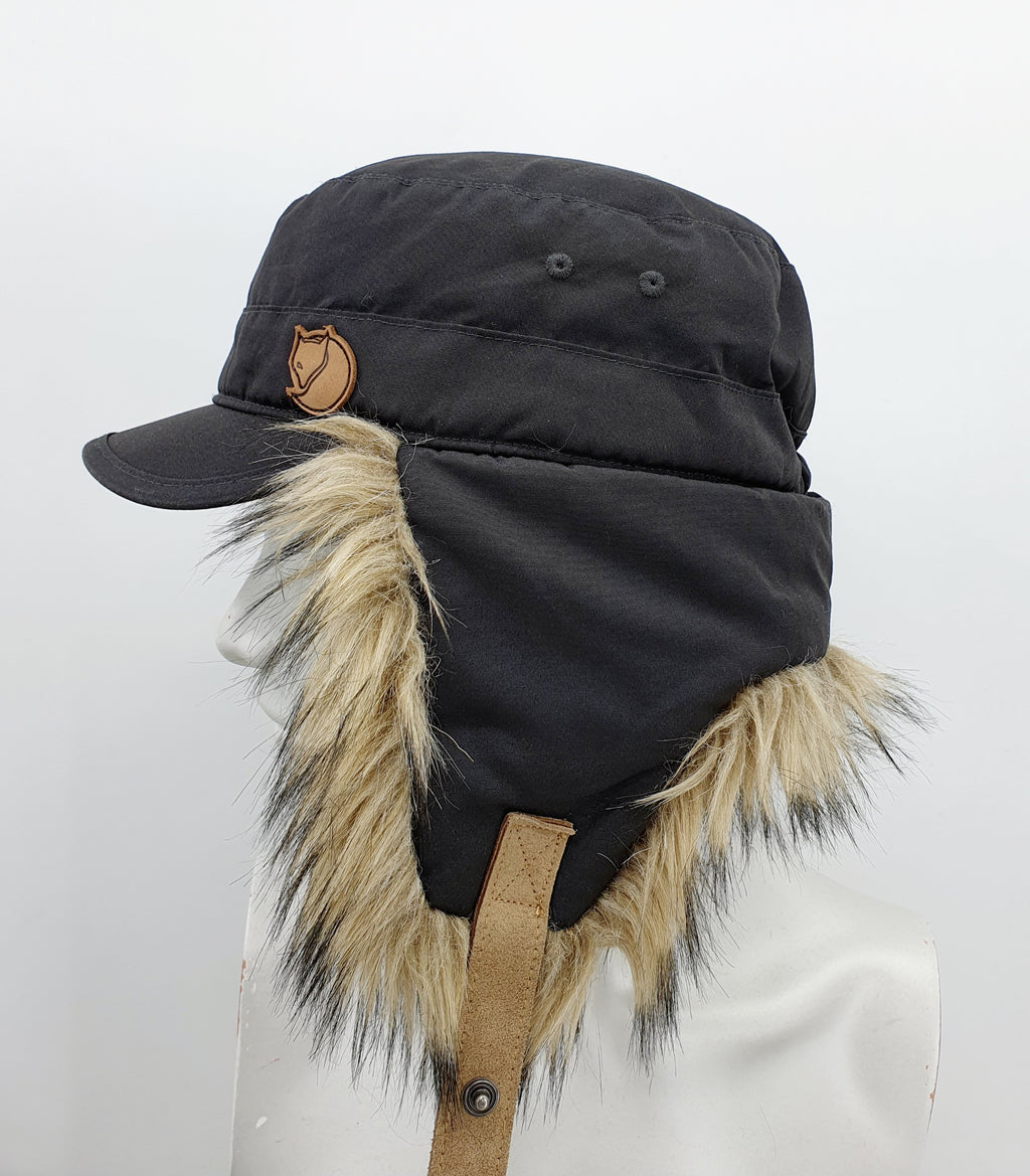 Fjällräven Woodsman cap 2000-luvulta, kuva sivulta