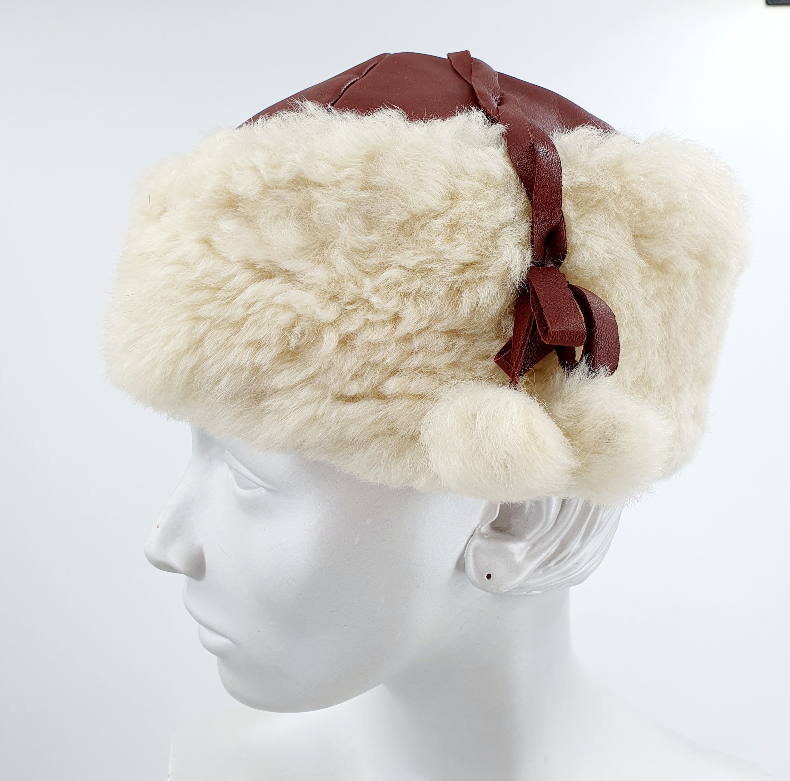 Winter hat from the 70s, light faux fur/reddish leather, 58cm