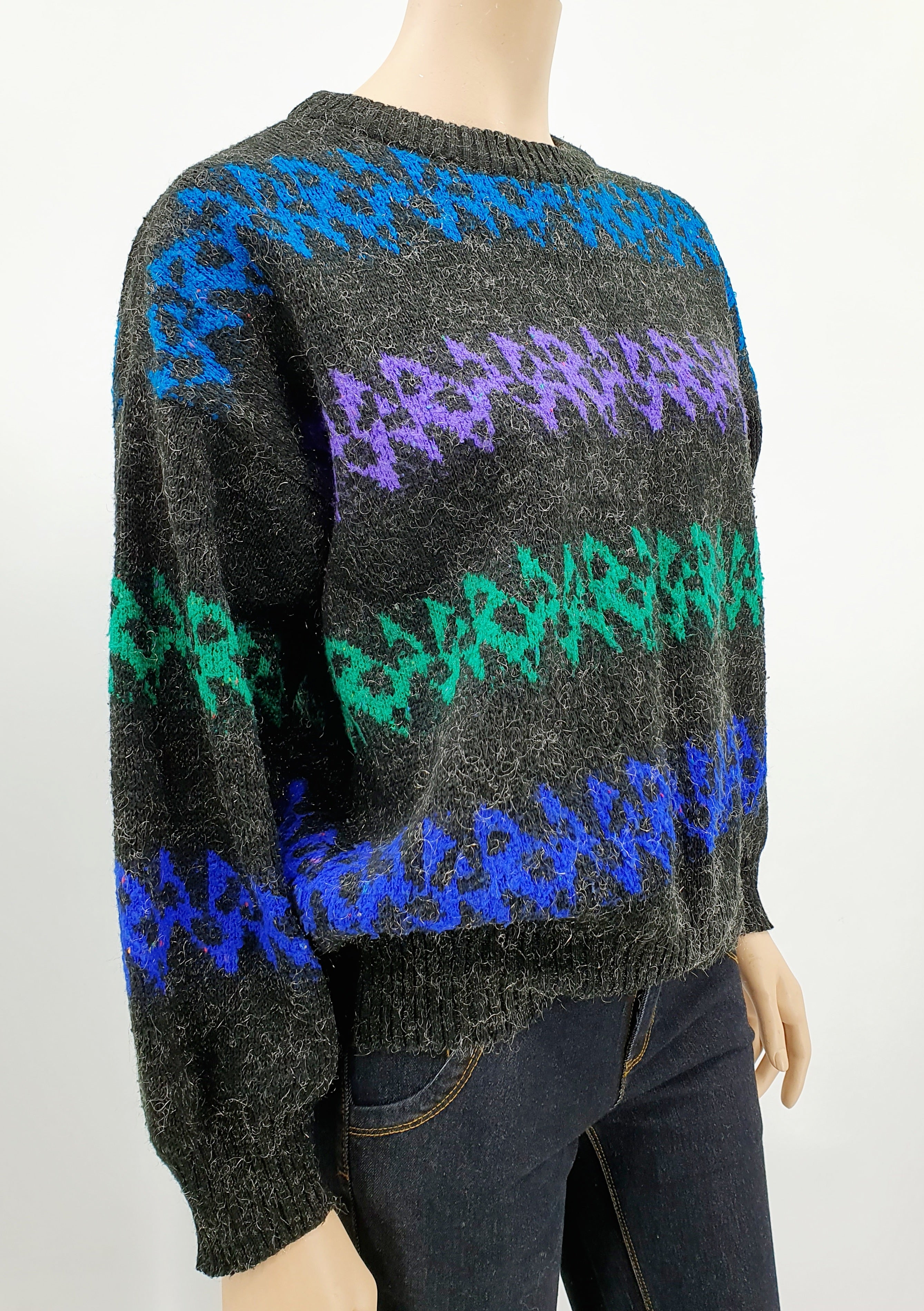 Kimalteleva neulepusero värikkäät raidat 80-luku koko 40-42 sivusta kuvattuna