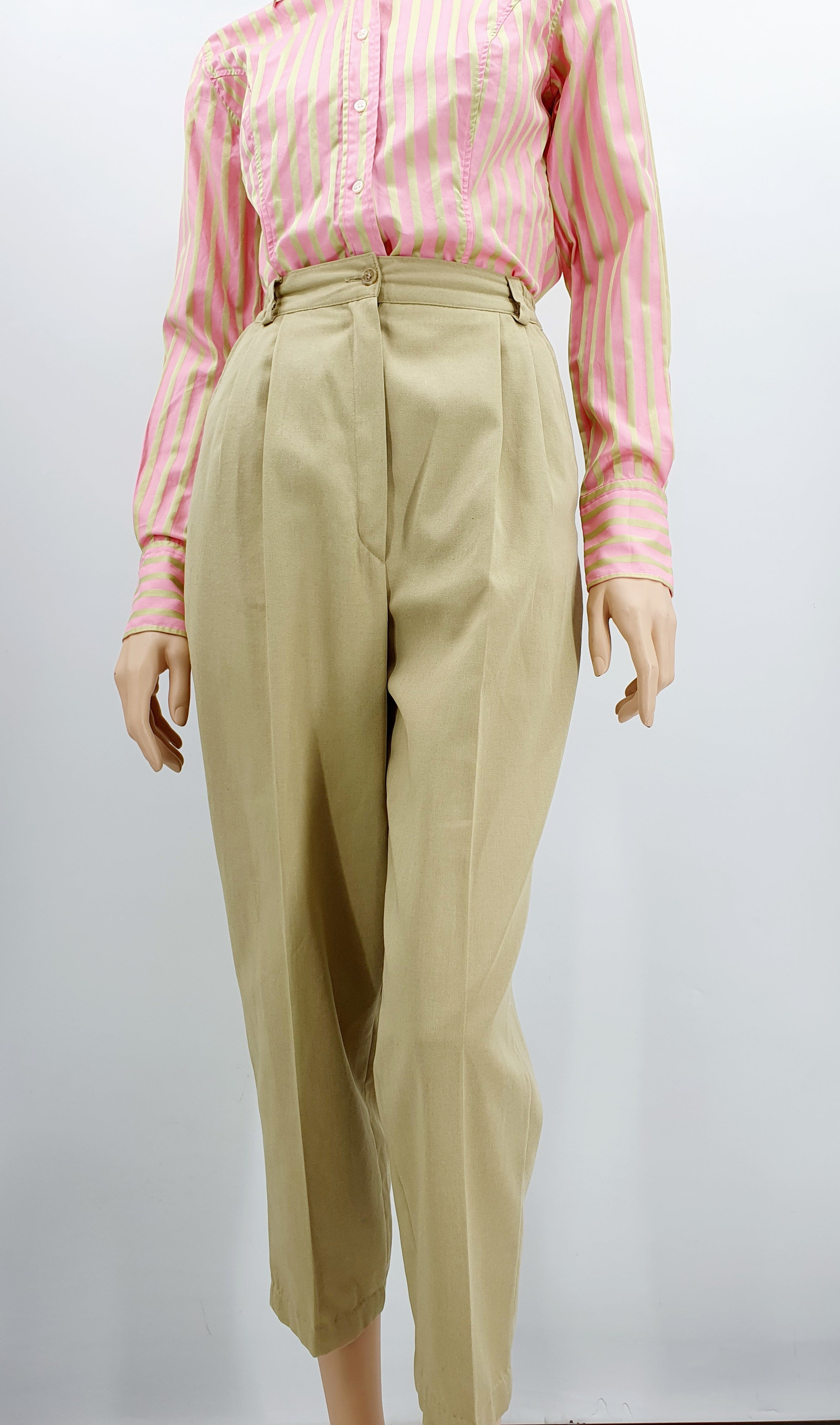 Korkeavyötäröiset naisten housut 1980-90-luvulta, väri beige