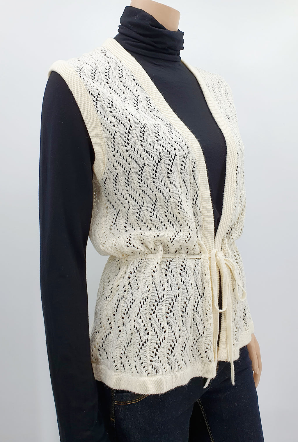 Luonnonvalkoinen vintage pitsineuleliivi 80-luku Koko 38-40-42 Kuva sivusta