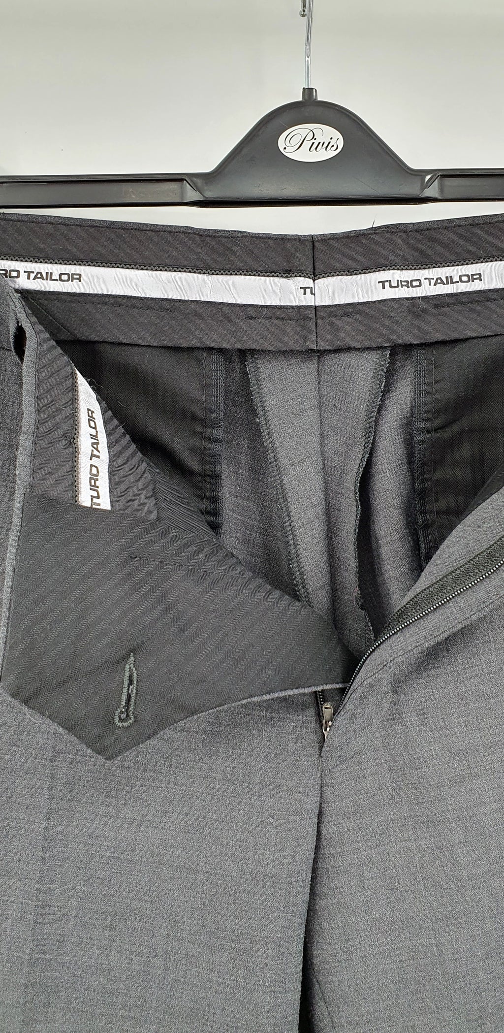 Turo Tailor, miesten tummanharmaat suorat housut 2000-luvulta, vyötärö 90cm