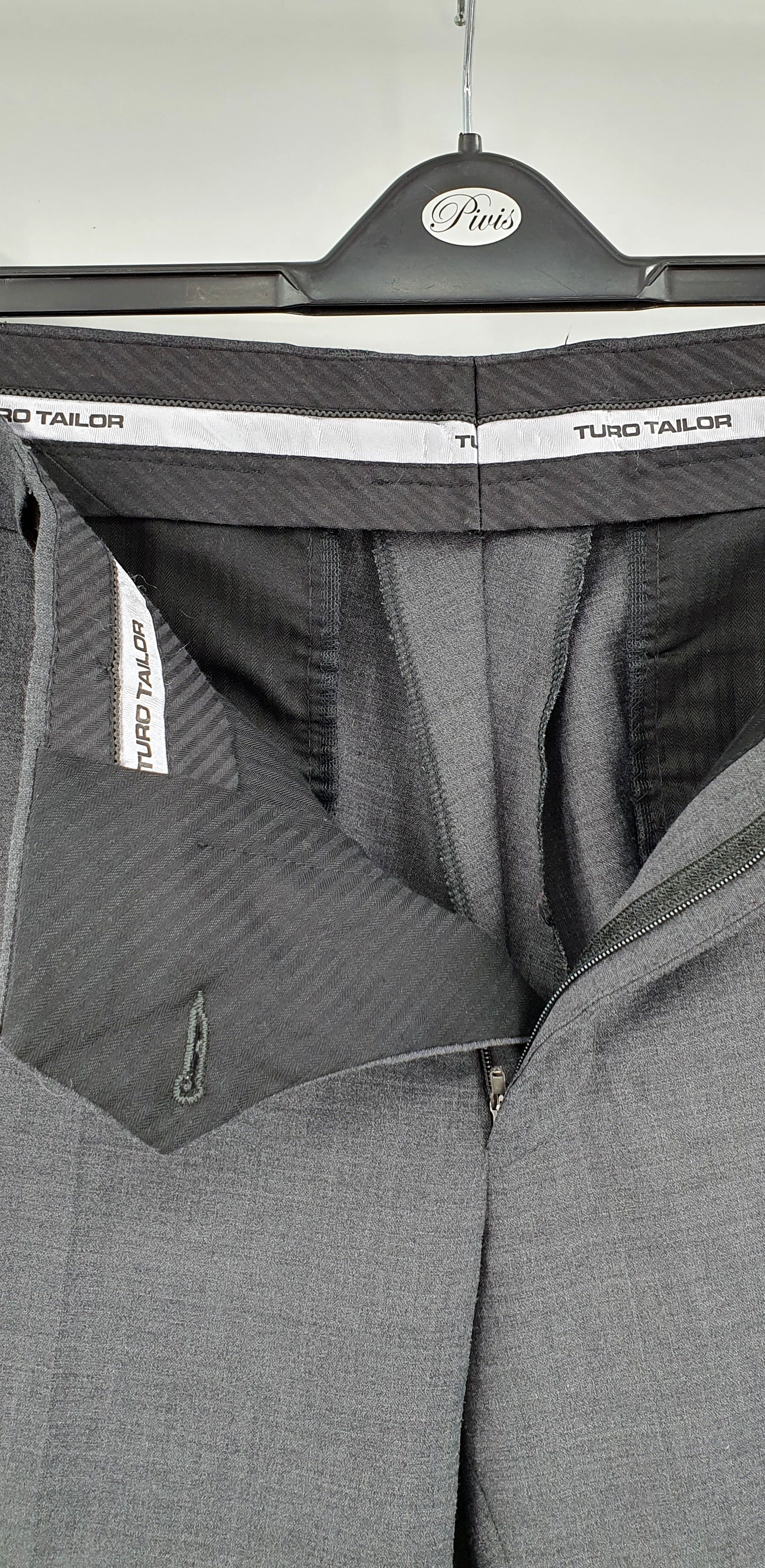 Turo Tailor, men's dark gray straight trousers from the 2000s, waist 90cm