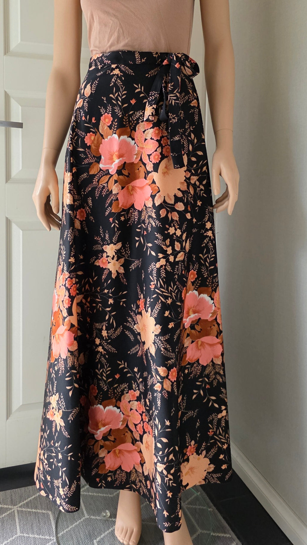 Wrap maxi skirt from the 70s, waist 60-80cm, size 34-40