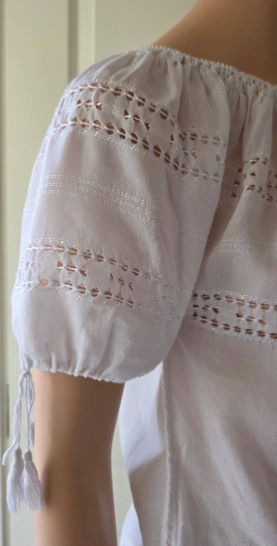 Embroidered white blouse from the 70s-80s, size 36
