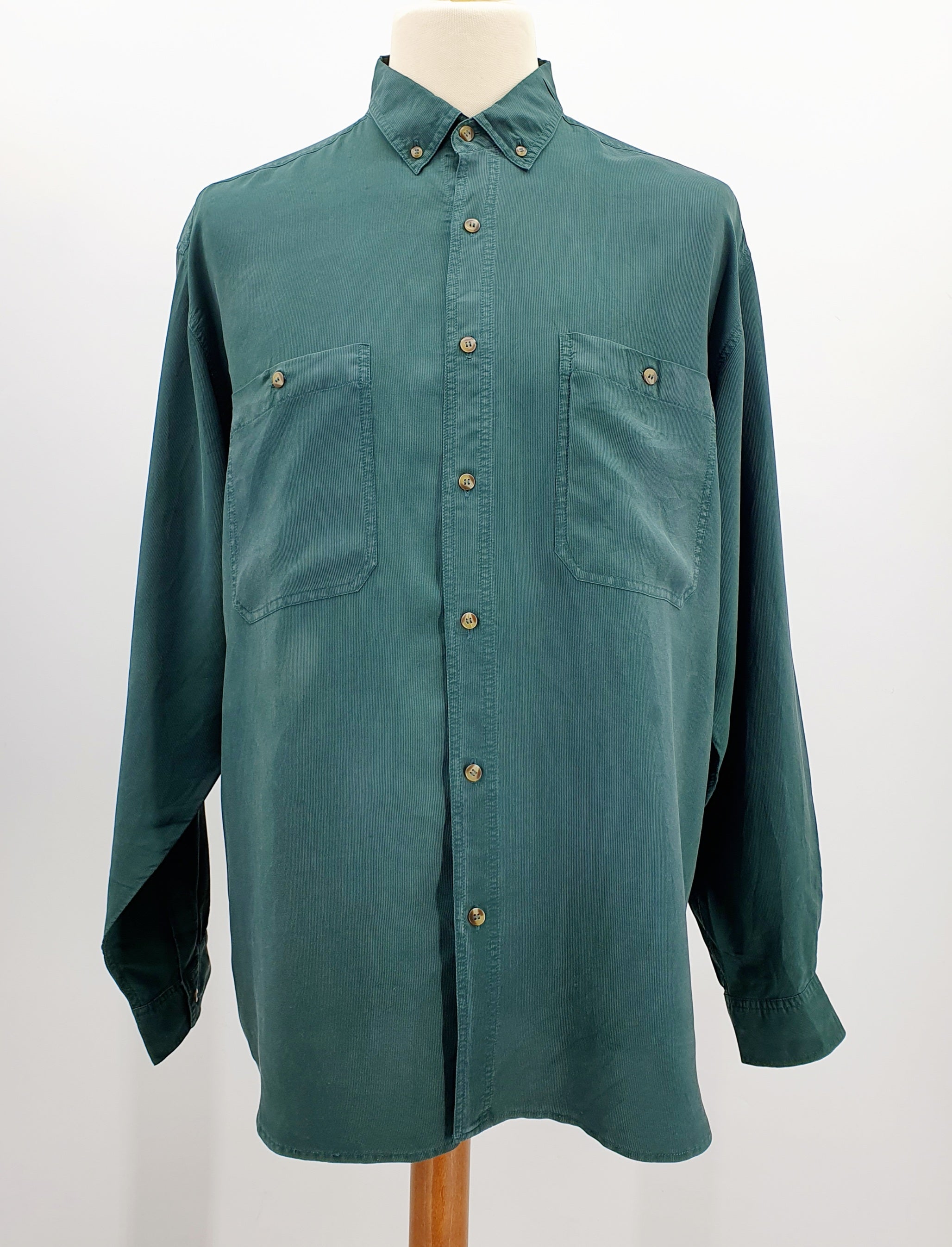 Miesten vintage silkkipaita 90-luvulta, väri metsänvihreä, koko L, kuva edestä